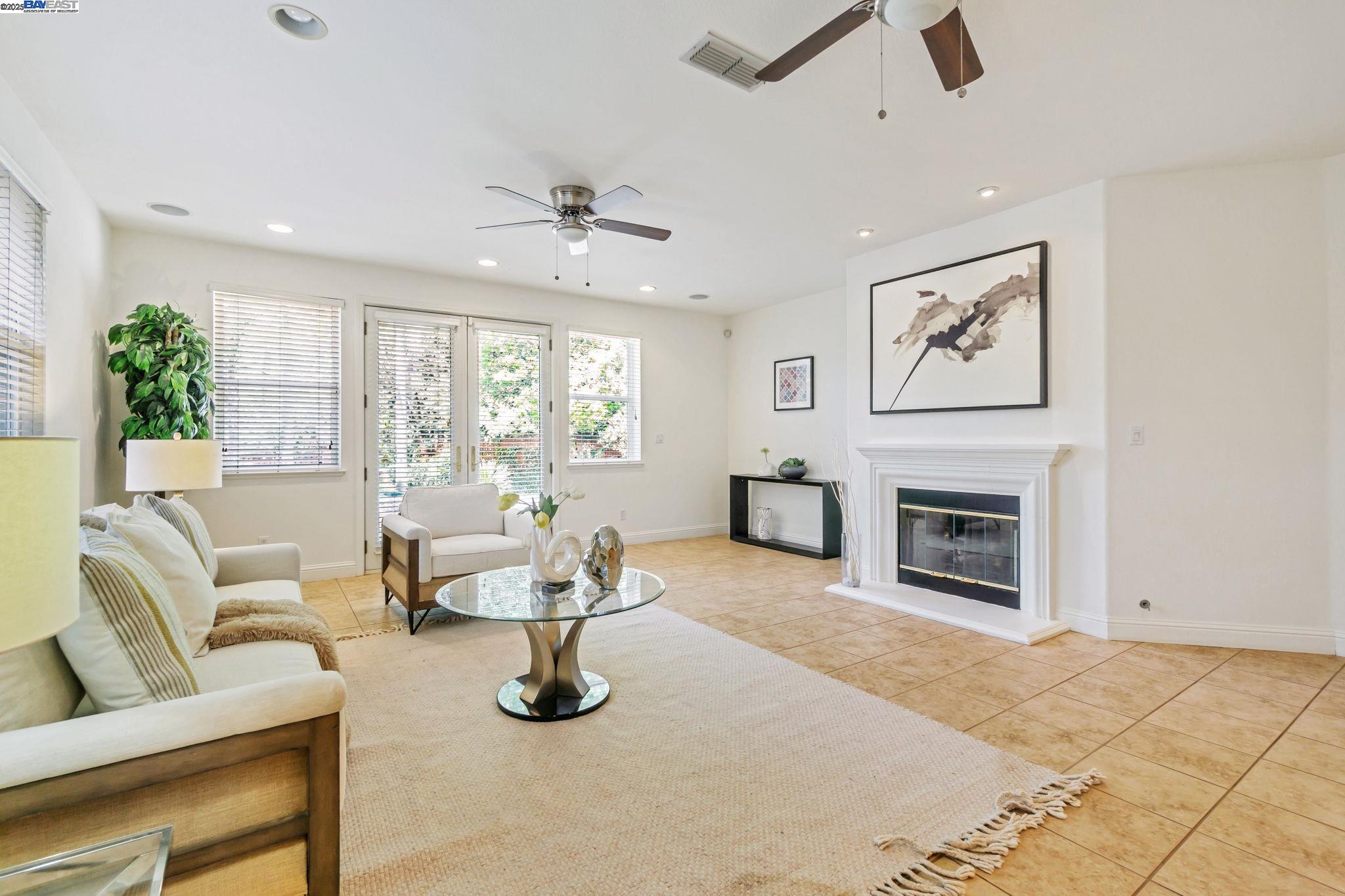 Detail Gallery Image 11 of 50 For 135 Cara Ct, Walnut Creek,  CA 94596 - 5 Beds | 3/1 Baths