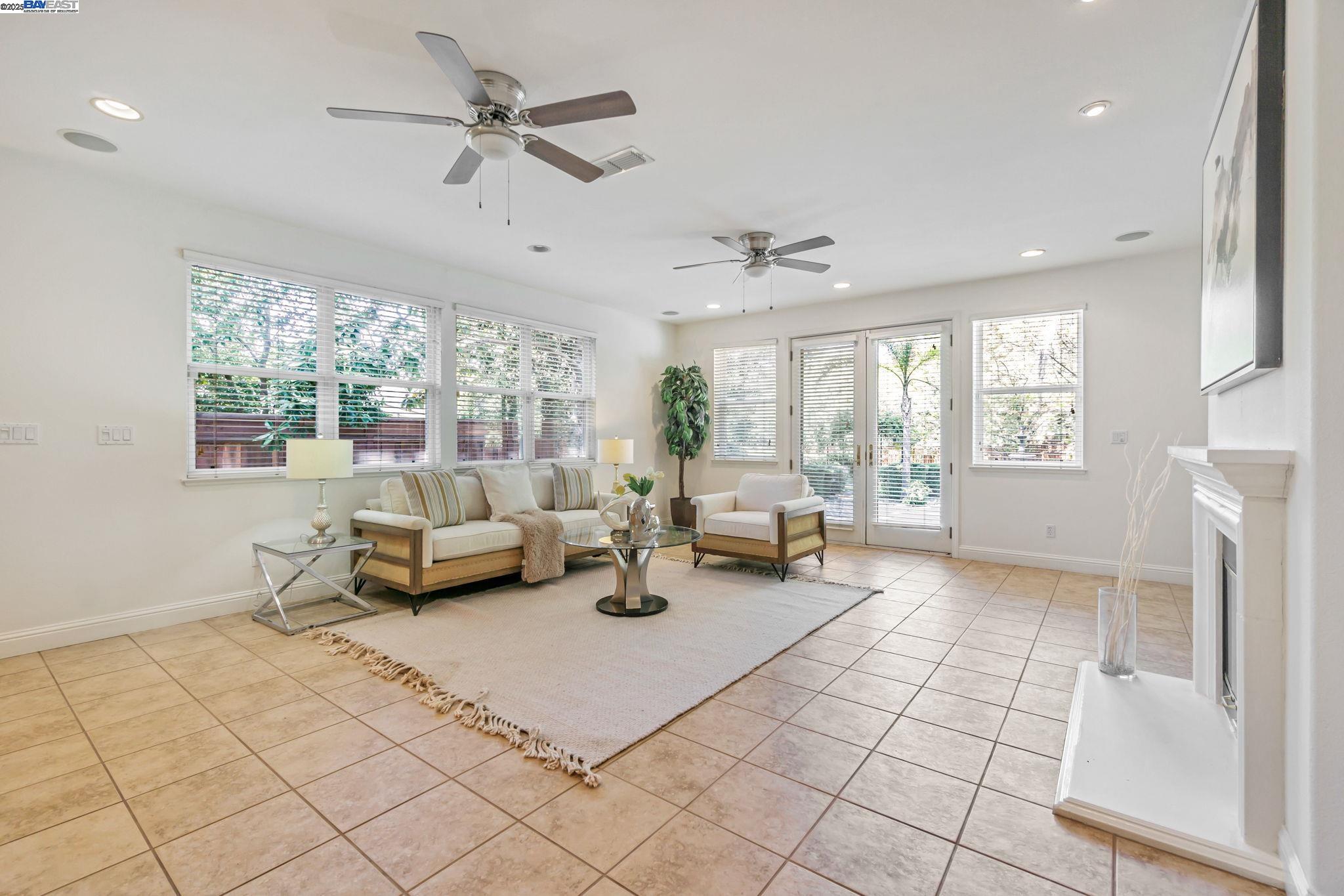 Detail Gallery Image 12 of 50 For 135 Cara Ct, Walnut Creek,  CA 94596 - 5 Beds | 3/1 Baths