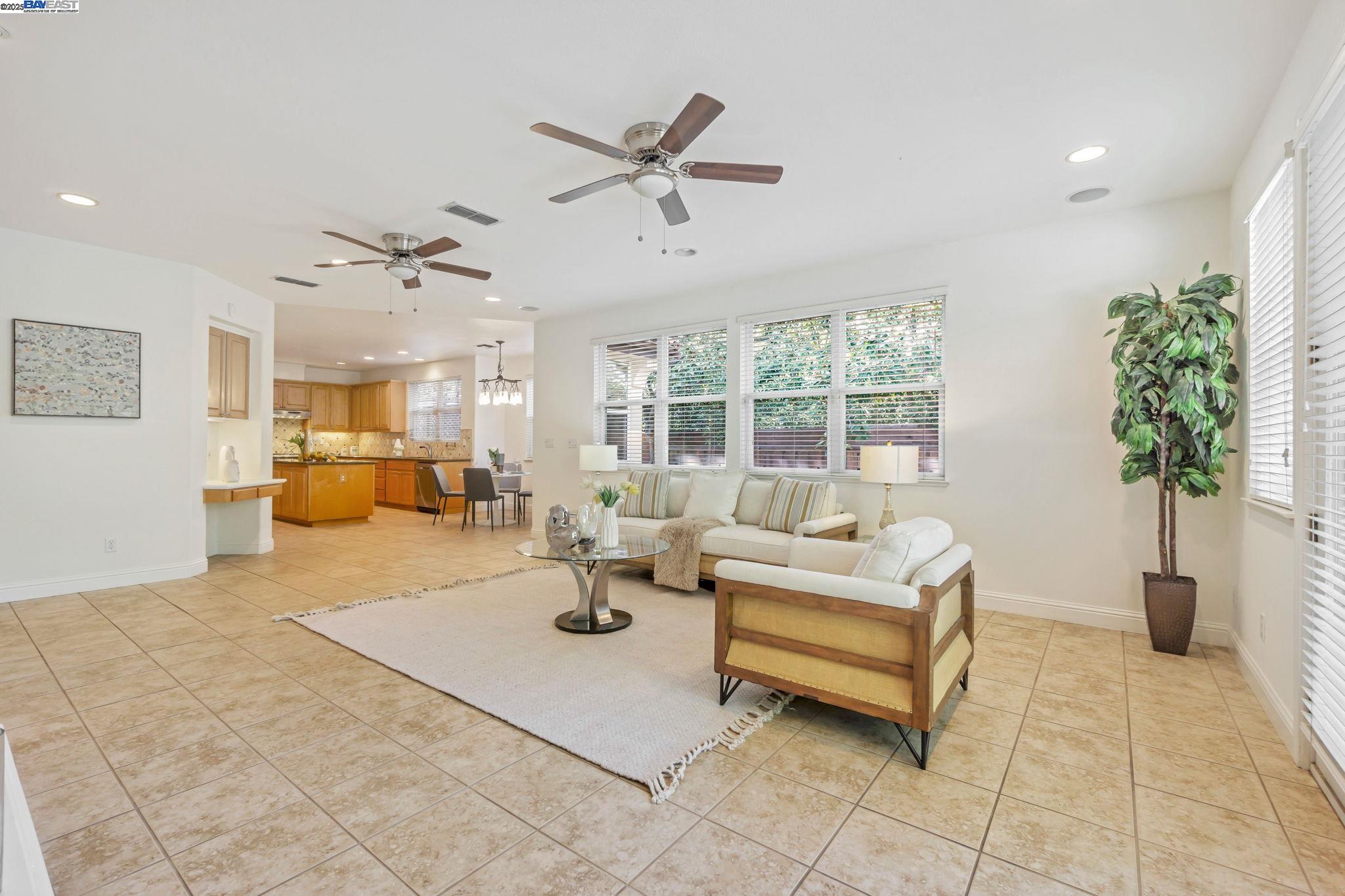 Detail Gallery Image 13 of 50 For 135 Cara Ct, Walnut Creek,  CA 94596 - 5 Beds | 3/1 Baths