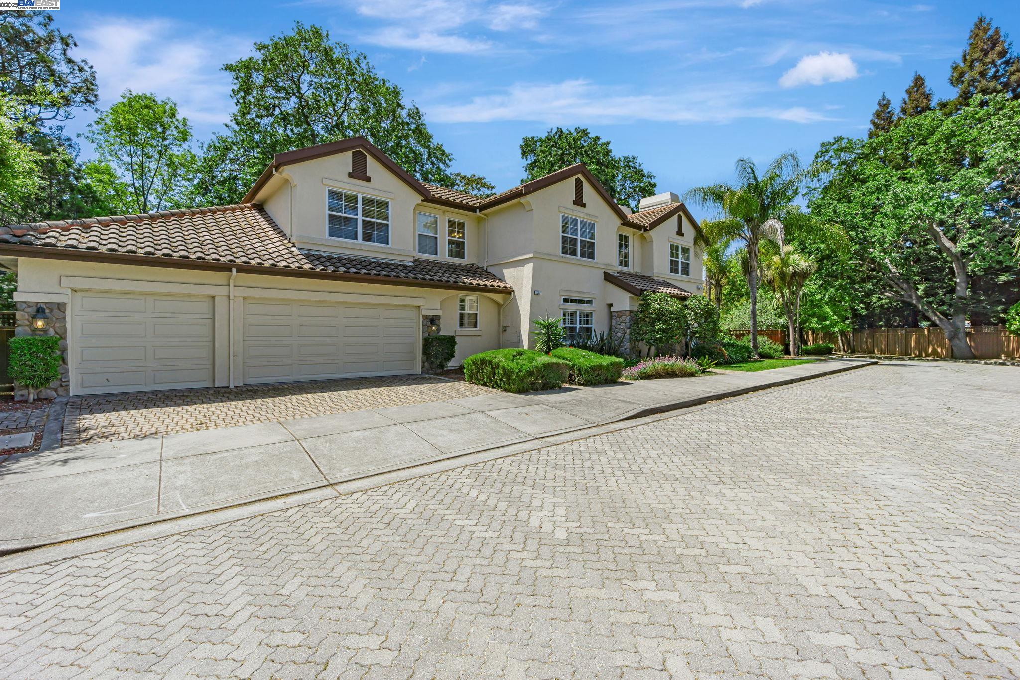 Detail Gallery Image 3 of 50 For 135 Cara Ct, Walnut Creek,  CA 94596 - 5 Beds | 3/1 Baths