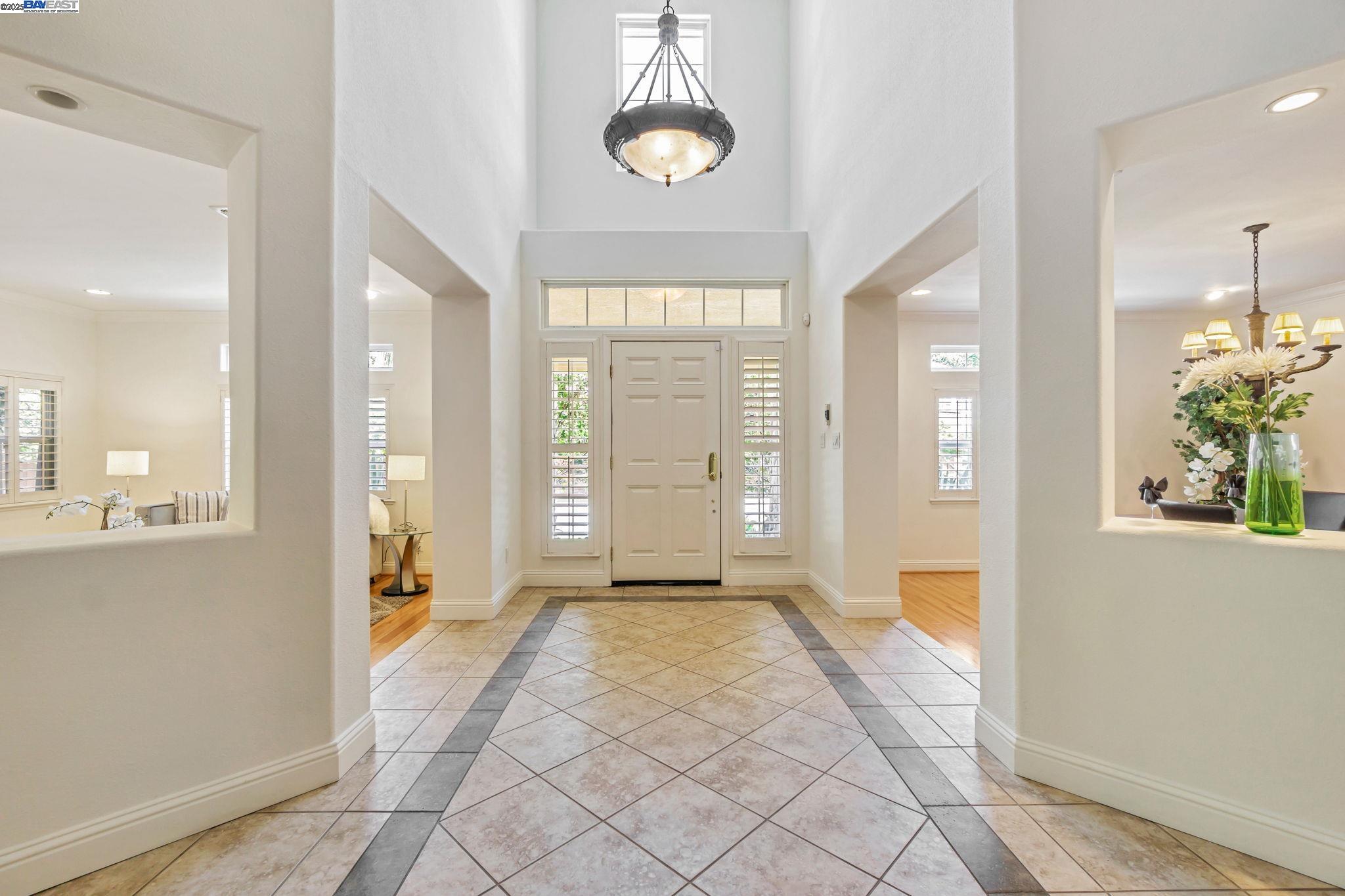 Detail Gallery Image 5 of 50 For 135 Cara Ct, Walnut Creek,  CA 94596 - 5 Beds | 3/1 Baths