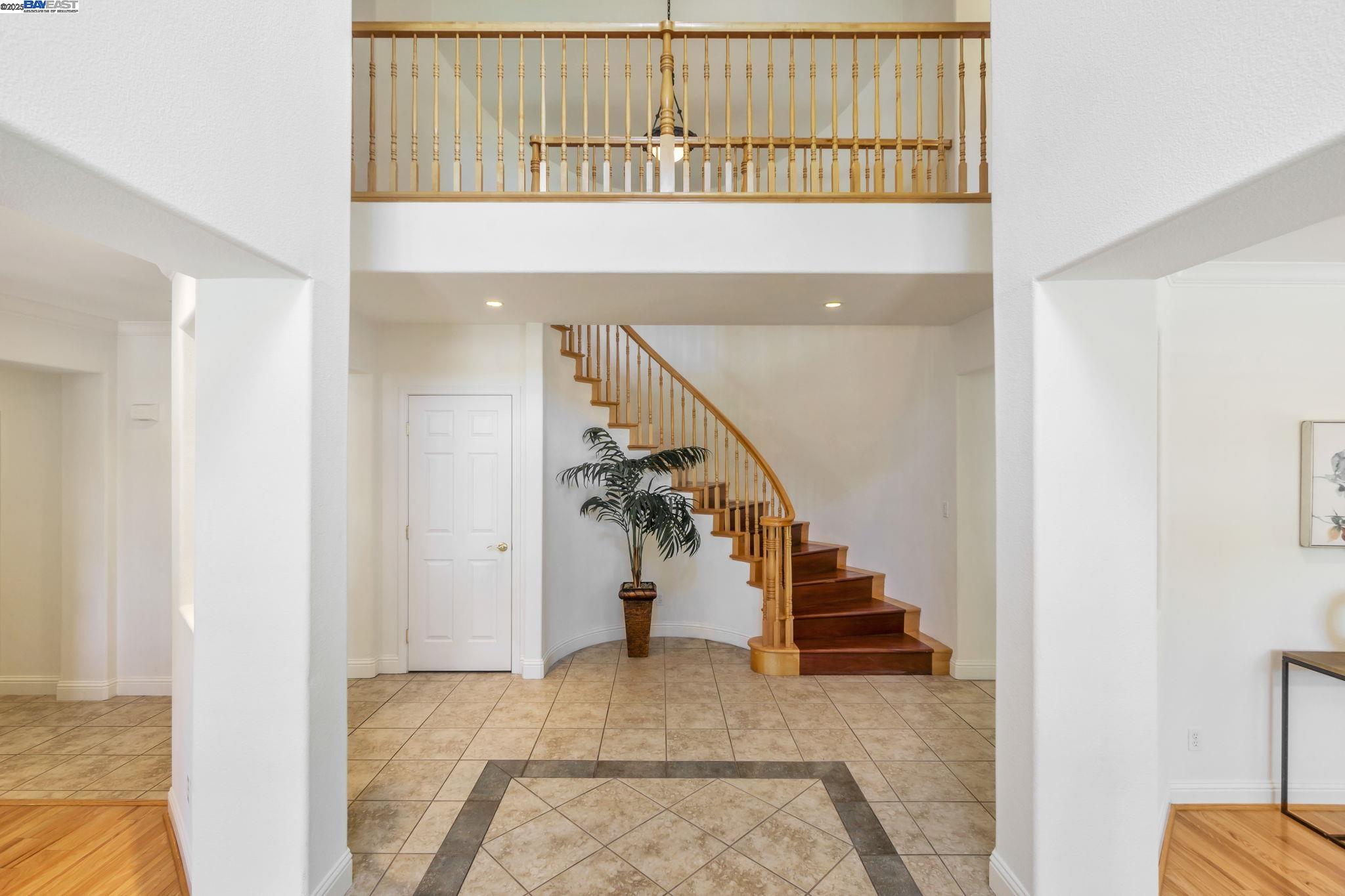 Detail Gallery Image 6 of 50 For 135 Cara Ct, Walnut Creek,  CA 94596 - 5 Beds | 3/1 Baths