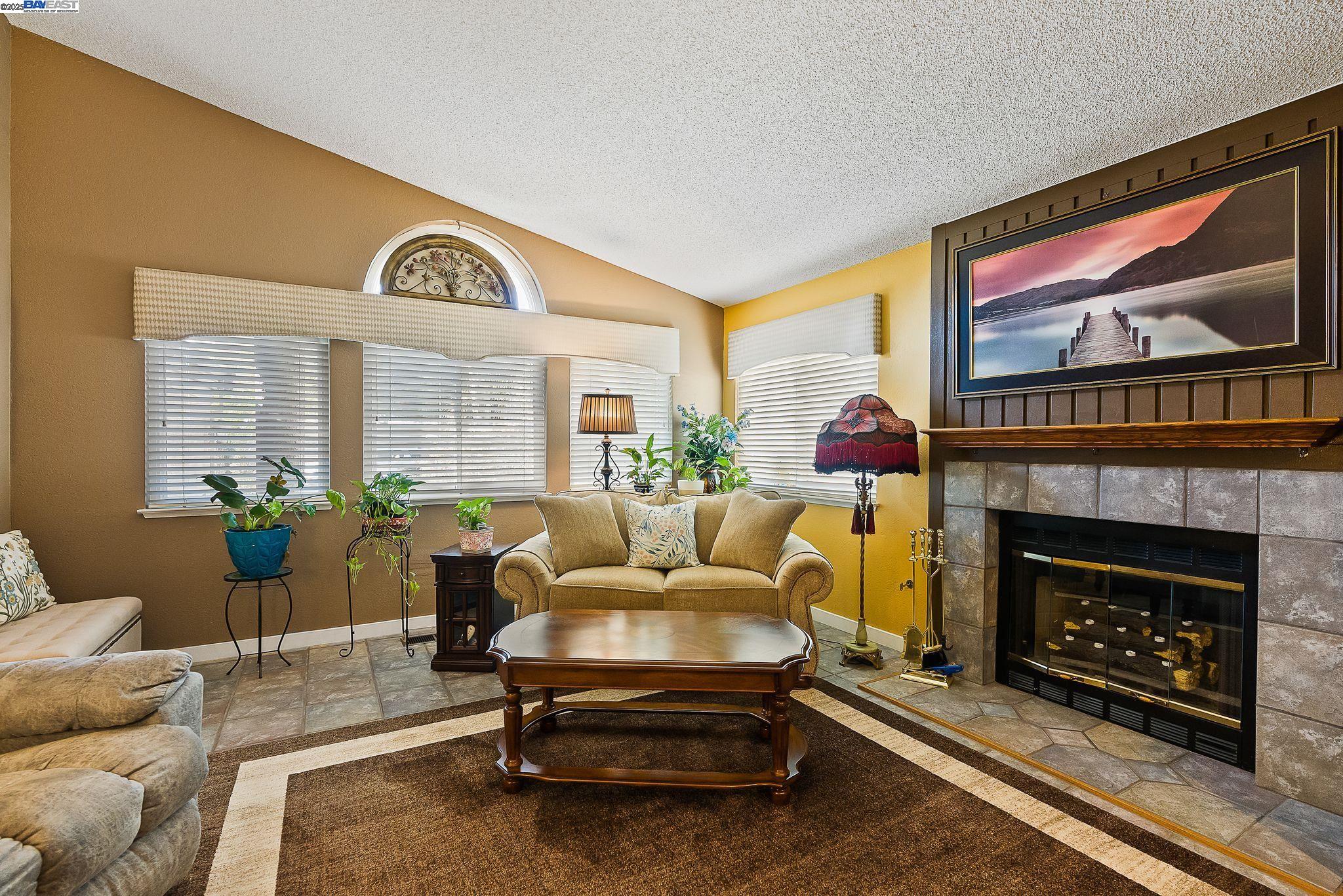 Detail Gallery Image 4 of 20 For 1995 Edgeview Way, Discovery Bay,  CA 94505 - 3 Beds | 2 Baths