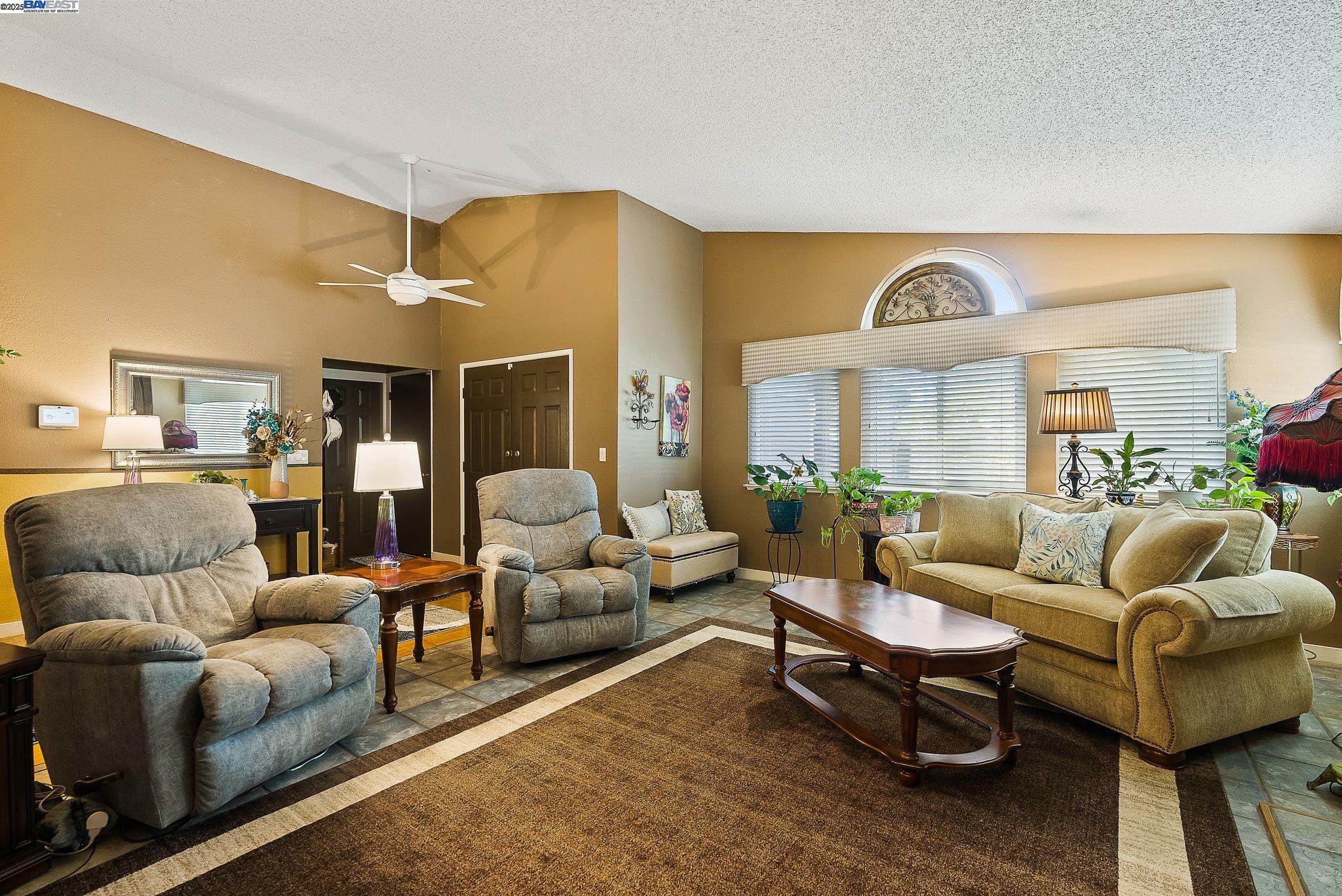 Detail Gallery Image 5 of 20 For 1995 Edgeview Way, Discovery Bay,  CA 94505 - 3 Beds | 2 Baths