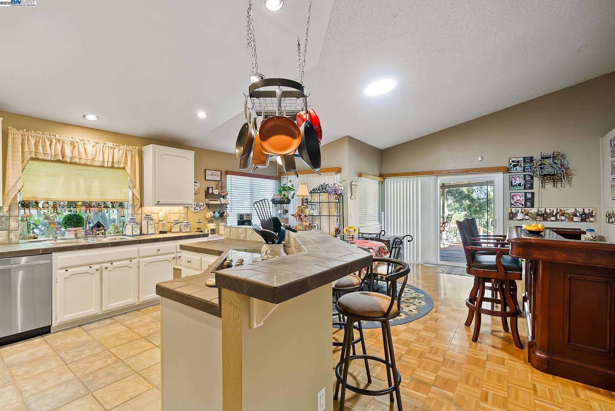 Detail Gallery Image 7 of 20 For 1995 Edgeview Way, Discovery Bay,  CA 94505 - 3 Beds | 2 Baths