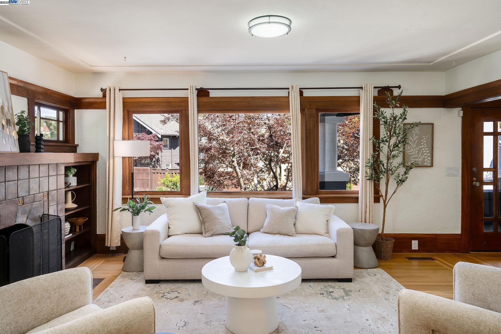 Detail Gallery Image 6 of 60 For 5731 Hermann St, Oakland,  CA 94609 - – Beds | – Baths