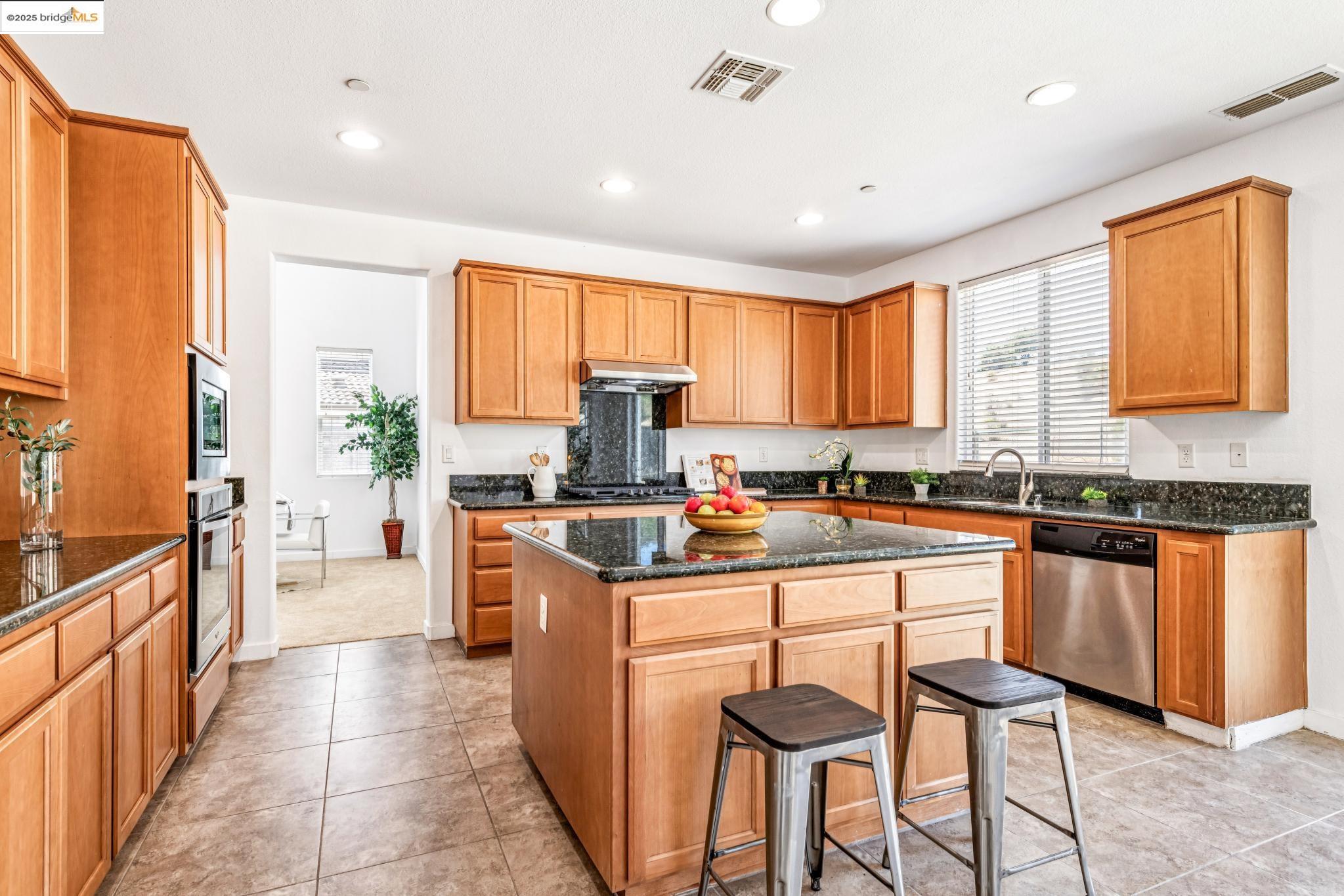 Detail Gallery Image 3 of 60 For 4576 Benton St, Antioch,  CA 94531 - 4 Beds | 3/1 Baths