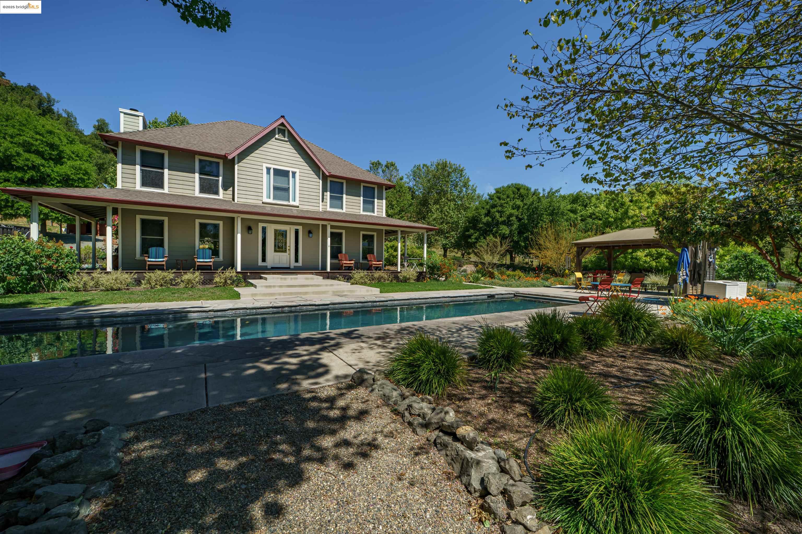 Detail Gallery Image 2 of 45 For 300 Rancho De Maria, Martinez,  CA 94553 - 3 Beds | 2/1 Baths