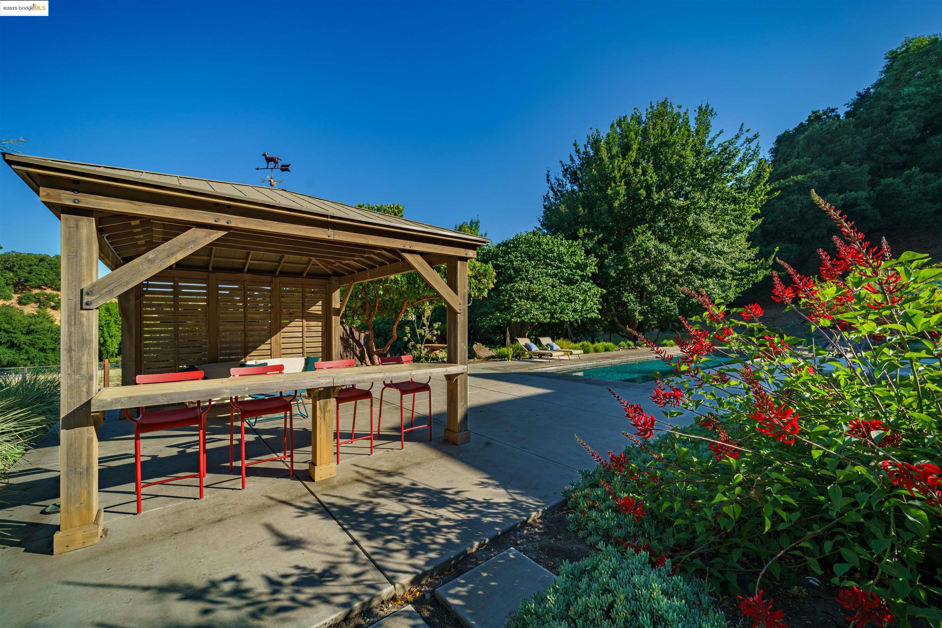 Detail Gallery Image 3 of 45 For 300 Rancho De Maria, Martinez,  CA 94553 - 3 Beds | 2/1 Baths