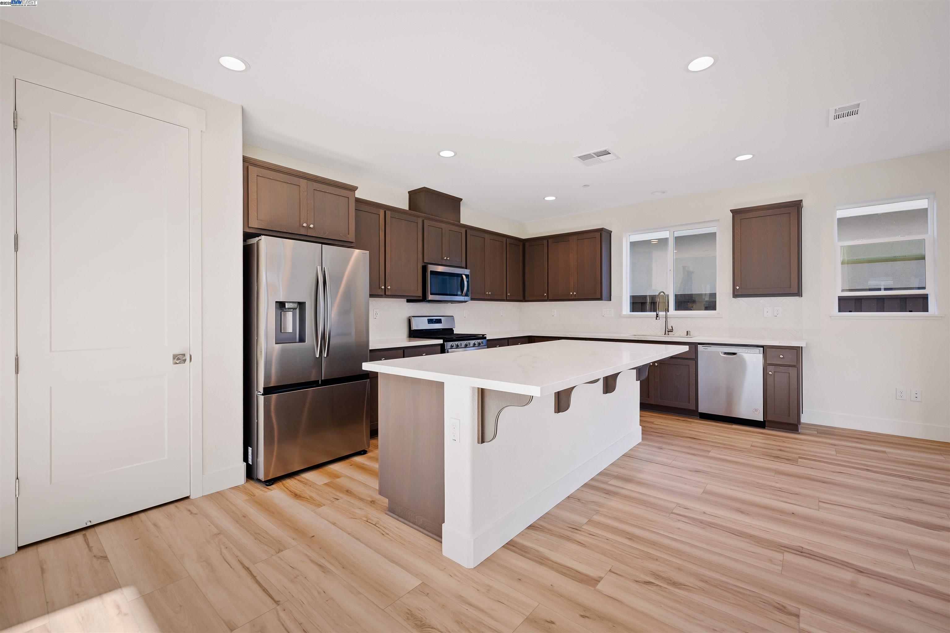 Detail Gallery Image 4 of 34 For 1588 Nightfall Ln, Fairfield,  CA 94533 - 4 Beds | 3 Baths