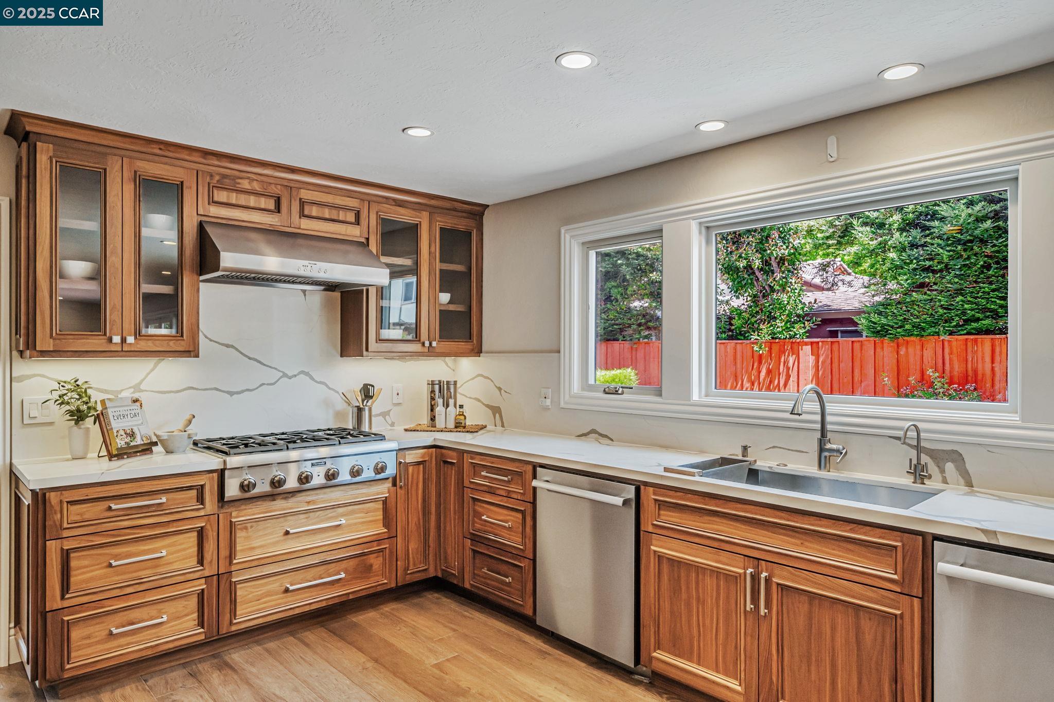 Detail Gallery Image 12 of 46 For 732 Graham Ct, Danville,  CA 94526 - 4 Beds | 3 Baths