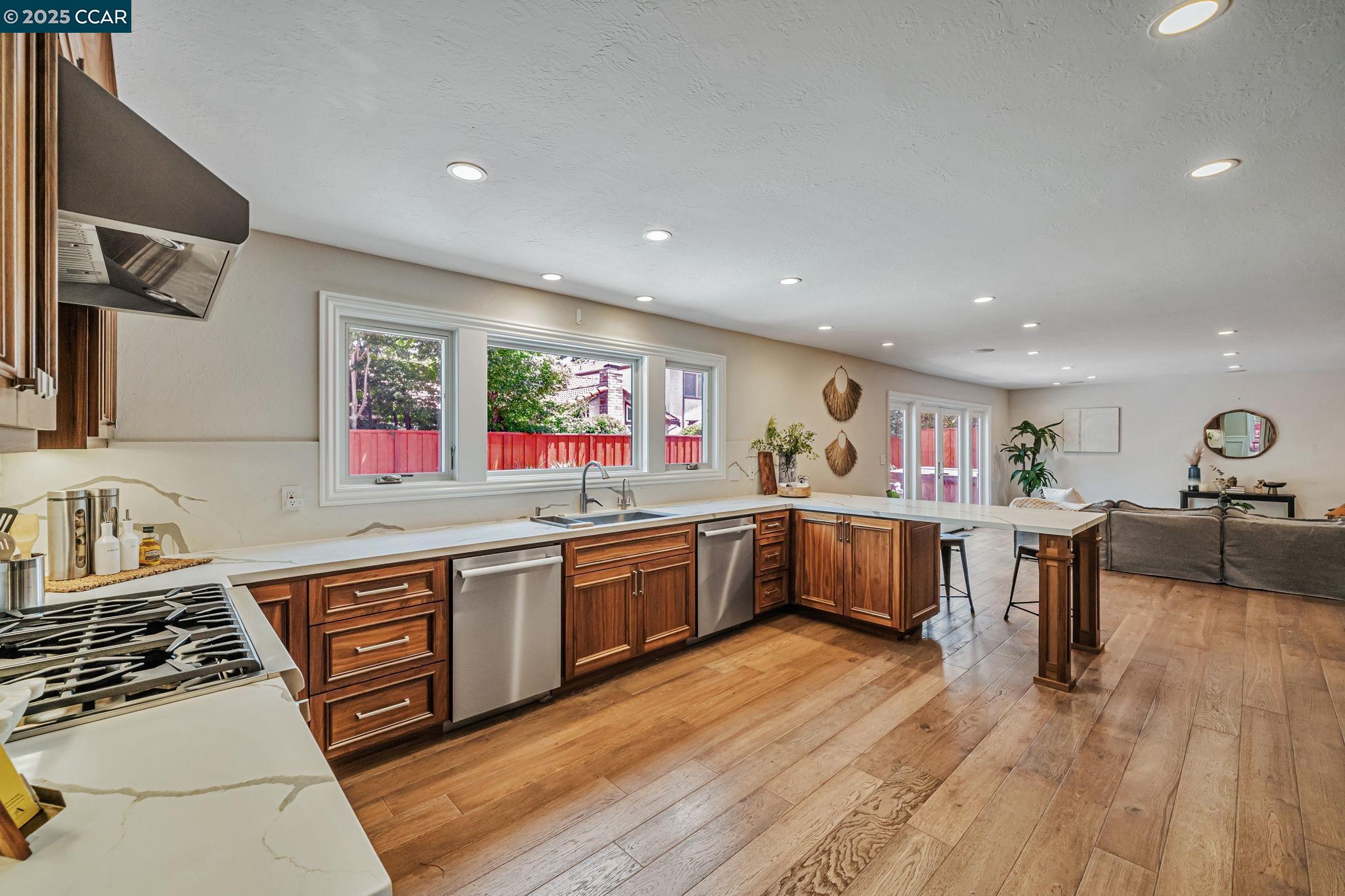 Detail Gallery Image 14 of 46 For 732 Graham Ct, Danville,  CA 94526 - 4 Beds | 3 Baths