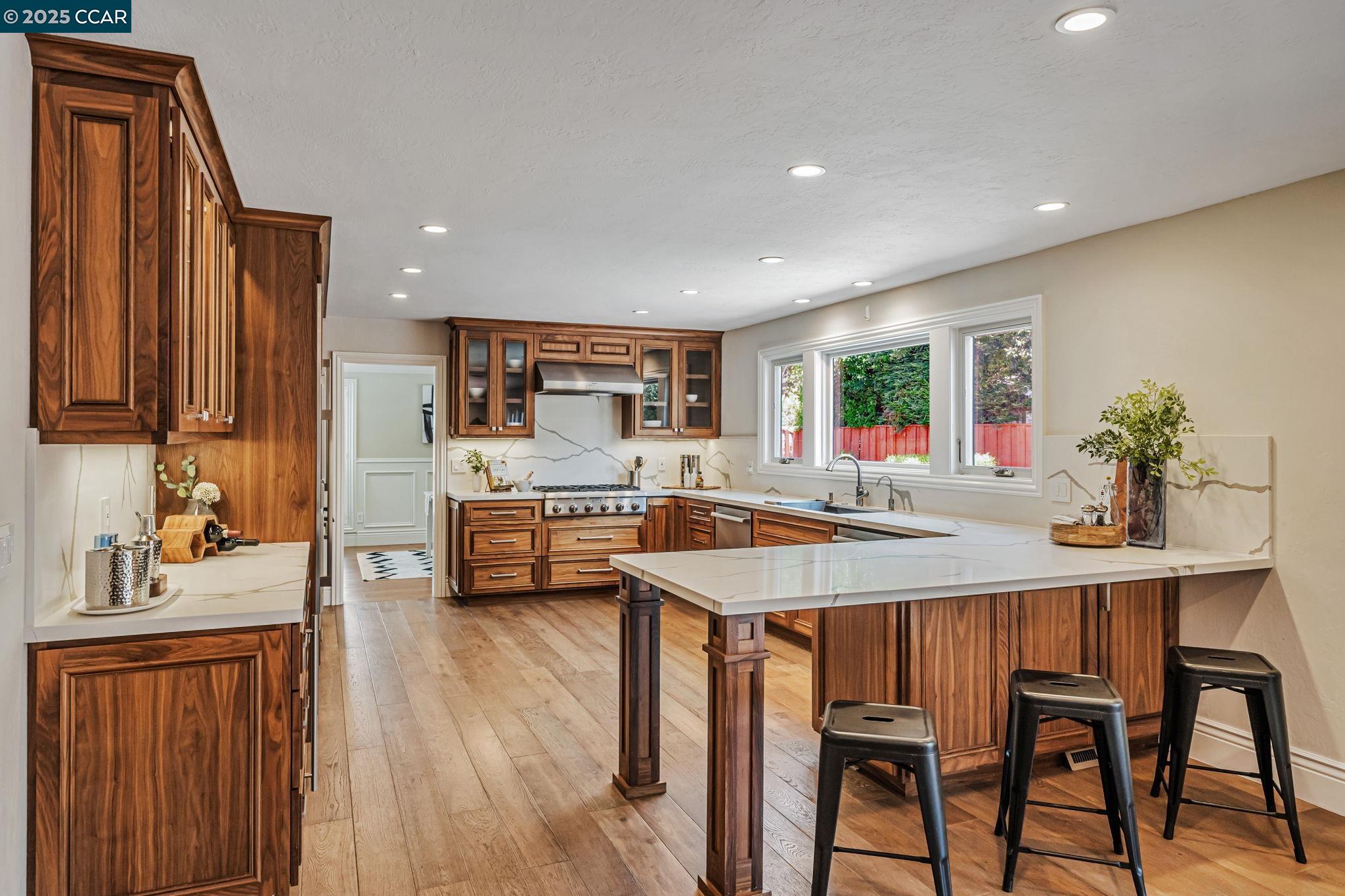 Detail Gallery Image 10 of 46 For 732 Graham Ct, Danville,  CA 94526 - 4 Beds | 3 Baths