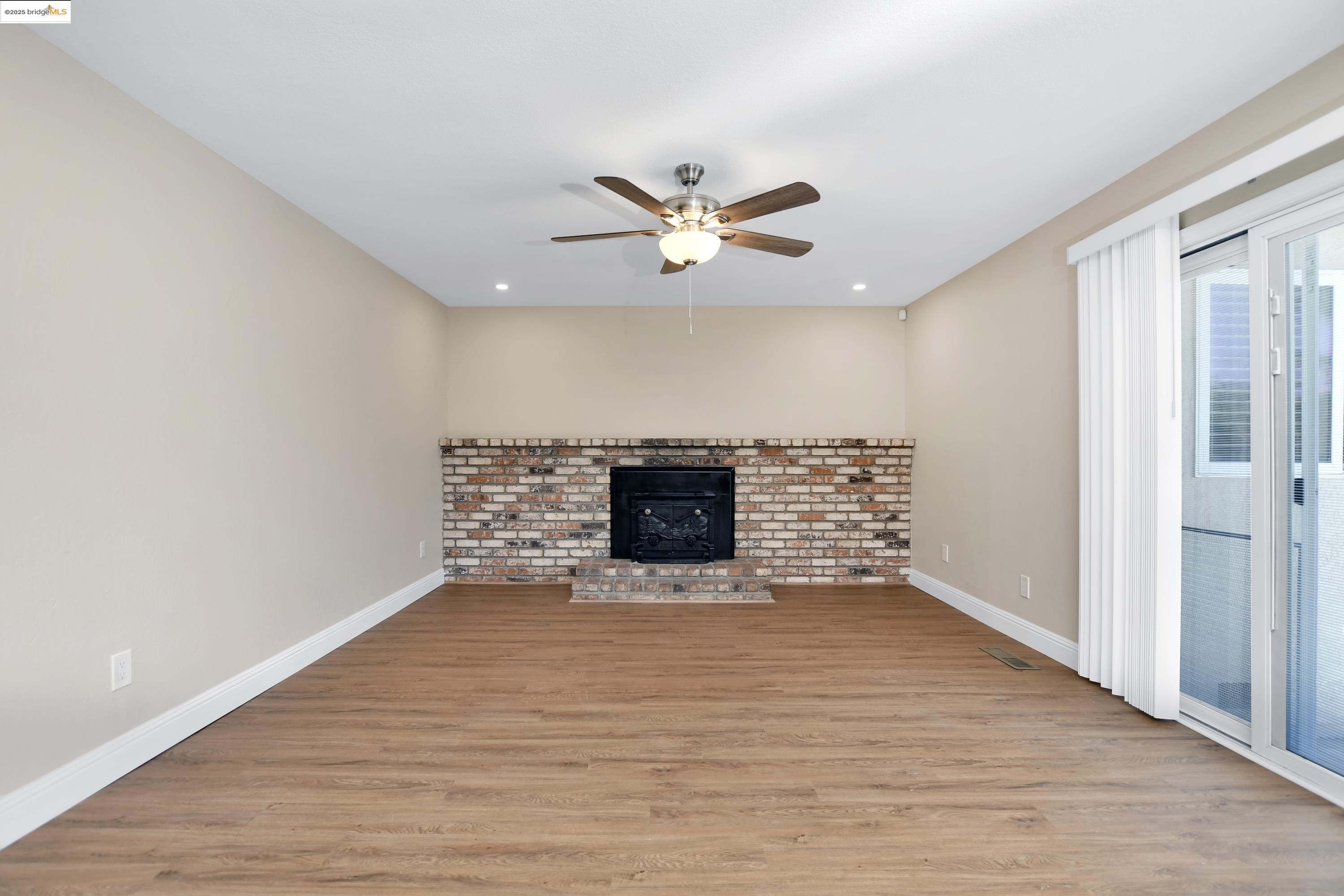 Detail Gallery Image 11 of 43 For 2086 Oakridge Ln, Pittsburg,  CA 94565 - 4 Beds | 2 Baths