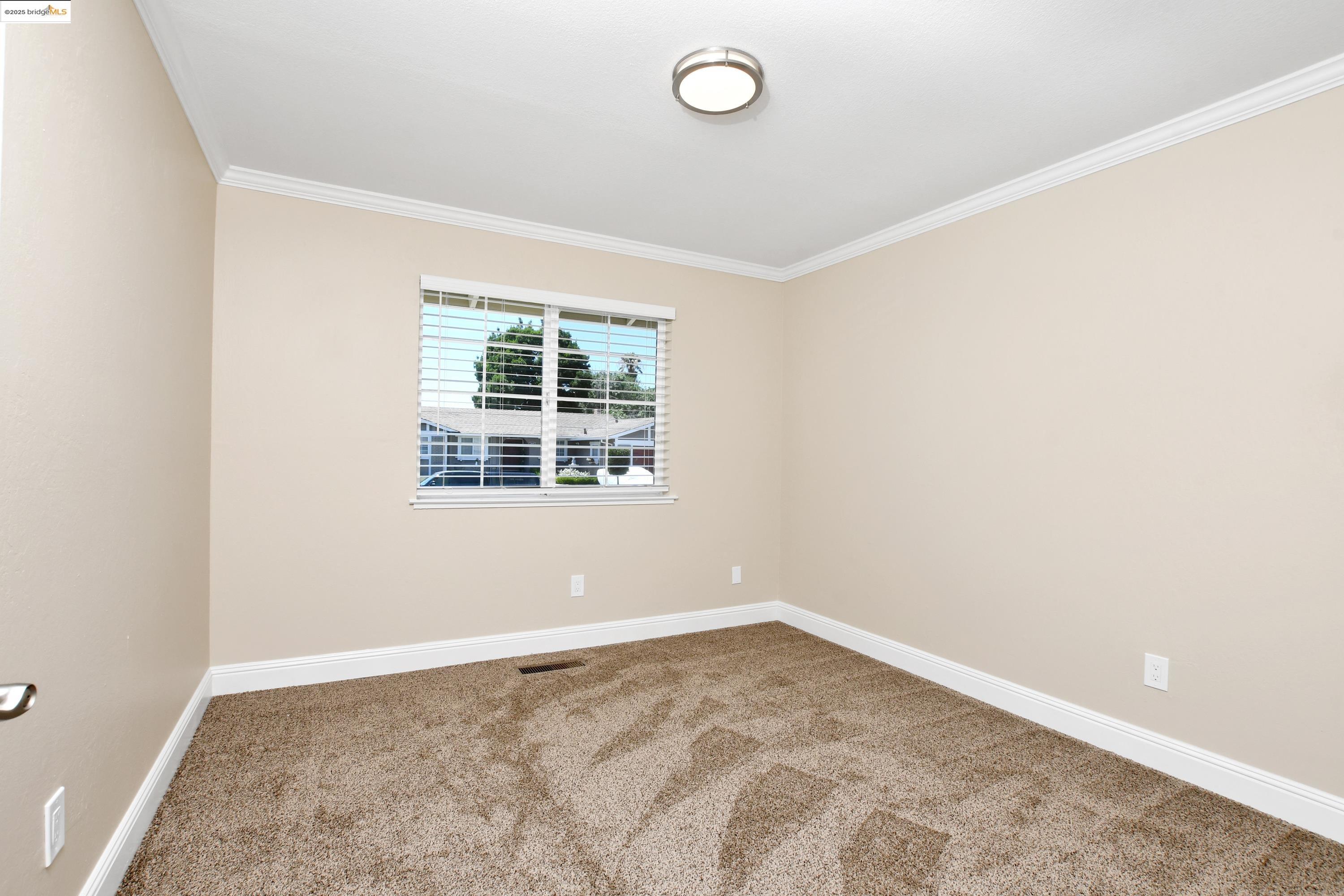 Detail Gallery Image 13 of 43 For 2086 Oakridge Ln, Pittsburg,  CA 94565 - 4 Beds | 2 Baths