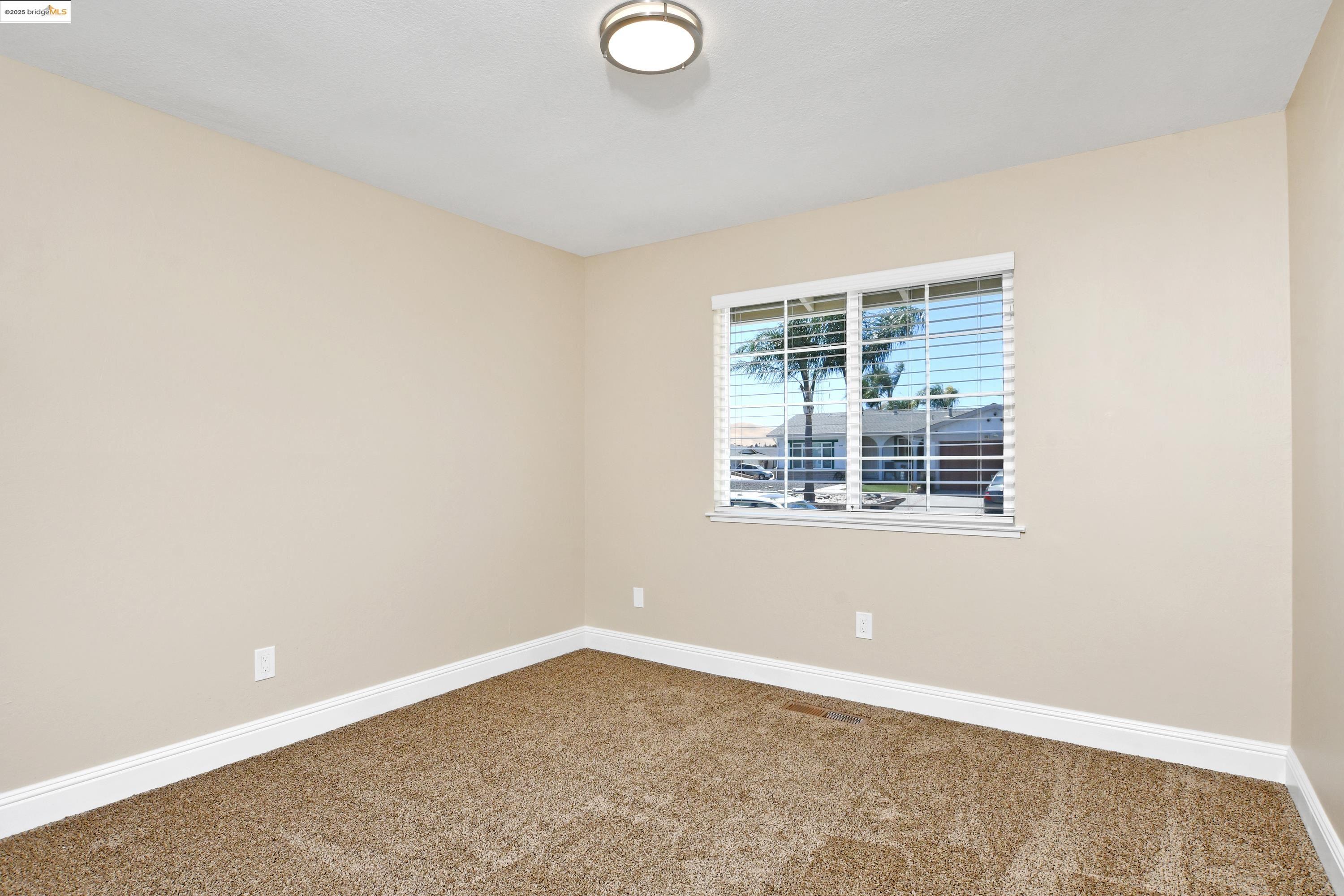 Detail Gallery Image 15 of 43 For 2086 Oakridge Ln, Pittsburg,  CA 94565 - 4 Beds | 2 Baths
