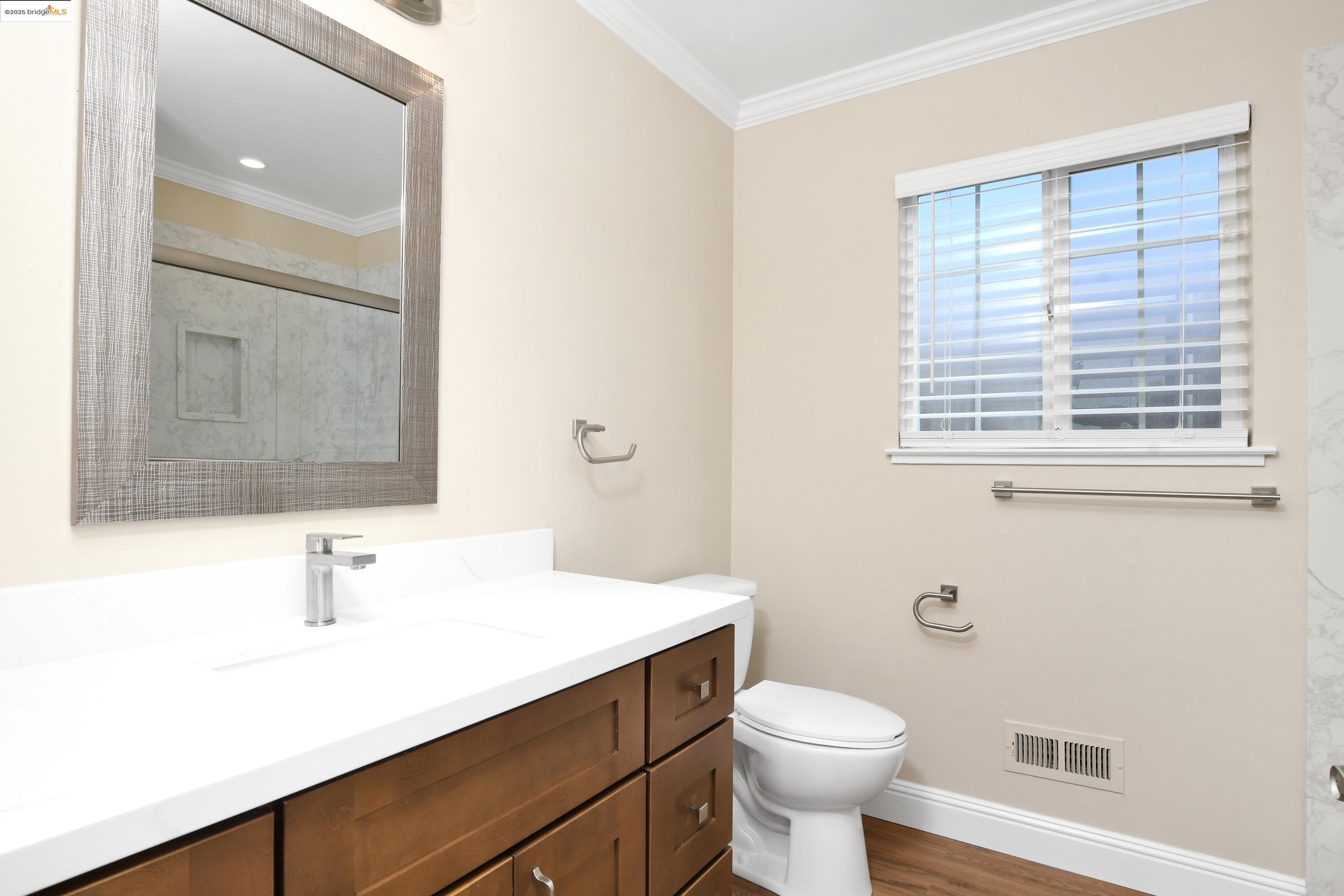Detail Gallery Image 17 of 43 For 2086 Oakridge Ln, Pittsburg,  CA 94565 - 4 Beds | 2 Baths