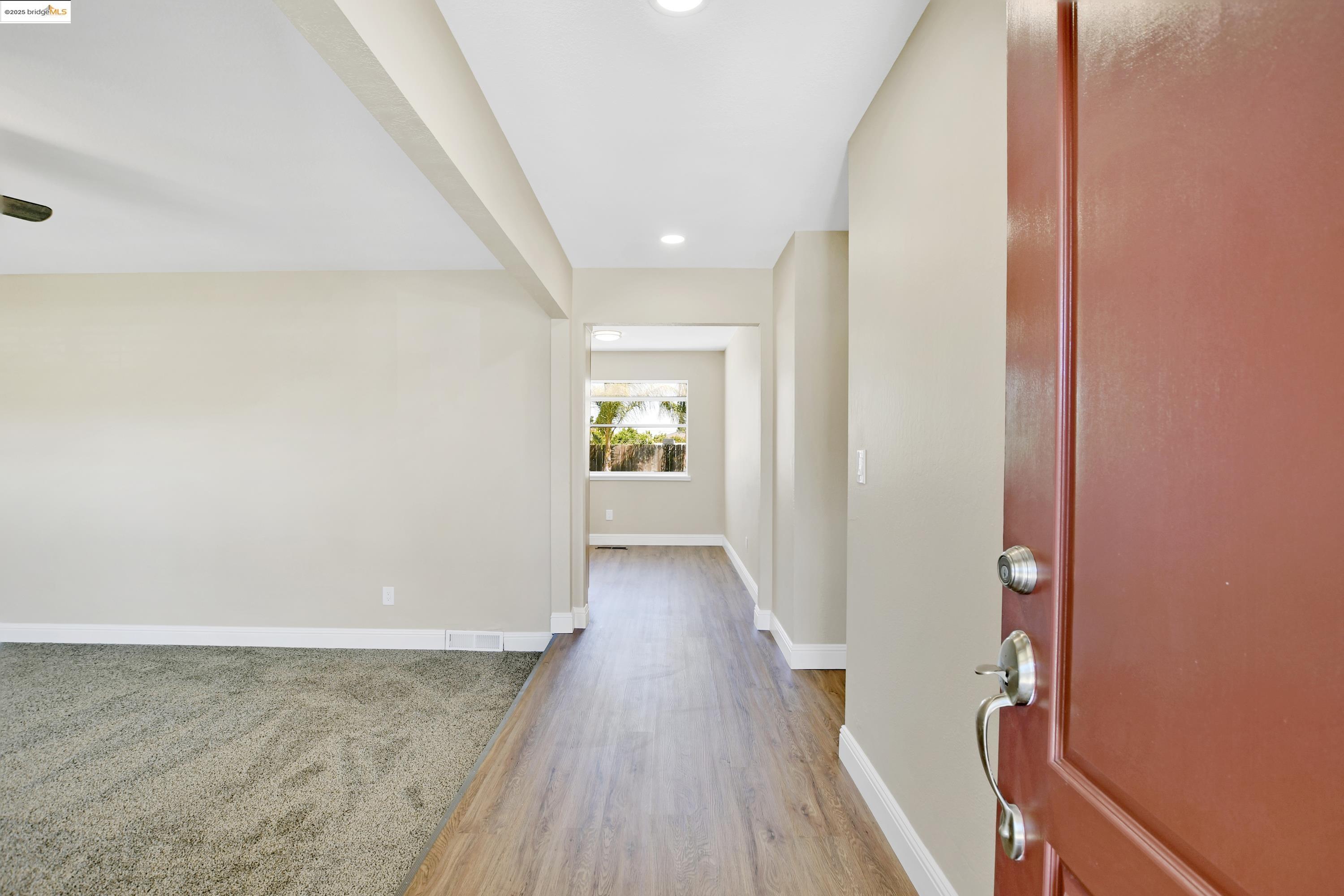 Detail Gallery Image 4 of 43 For 2086 Oakridge Ln, Pittsburg,  CA 94565 - 4 Beds | 2 Baths