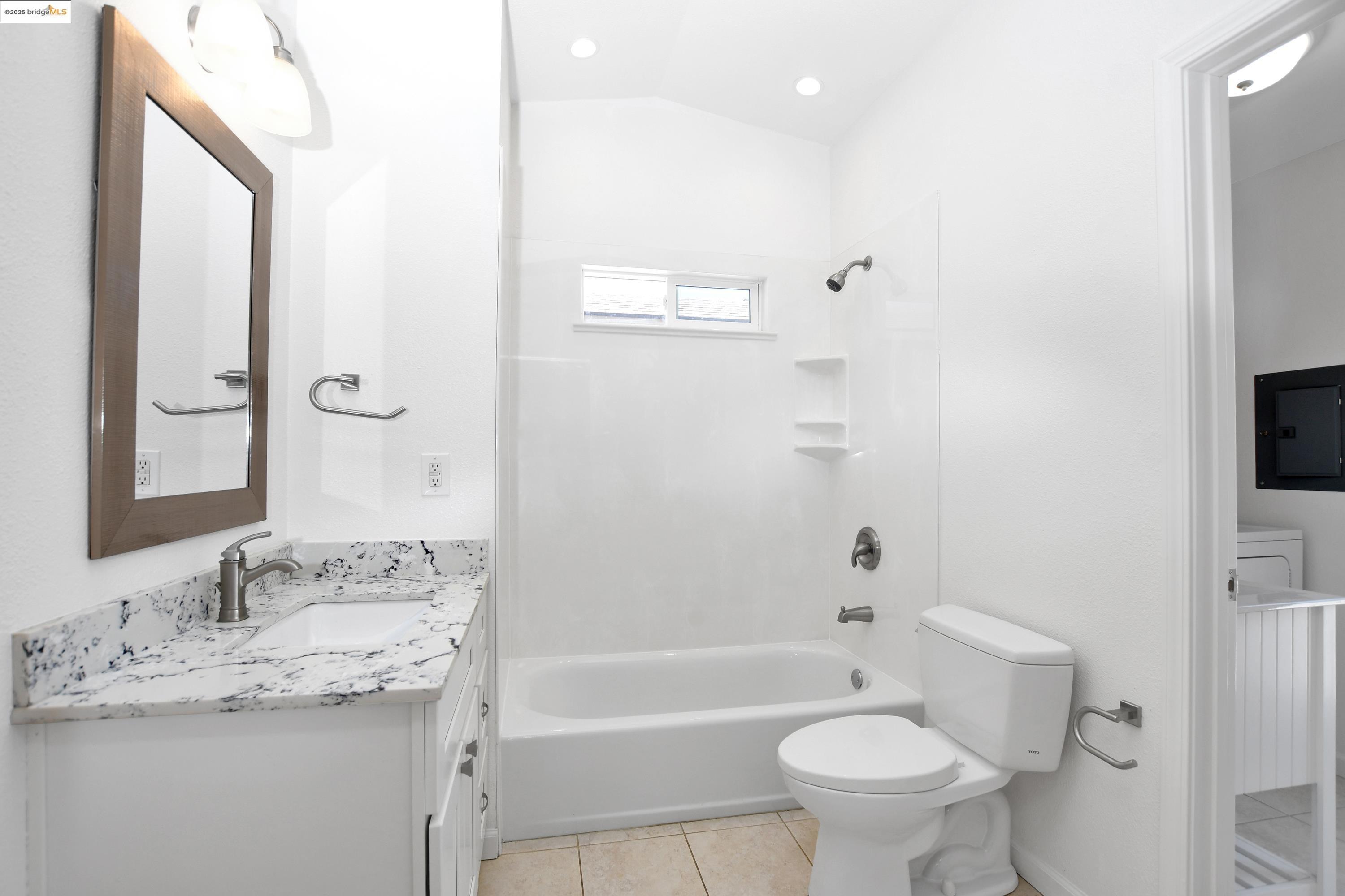 Detail Gallery Image 32 of 43 For 2086 Oakridge Ln, Pittsburg,  CA 94565 - 4 Beds | 2 Baths