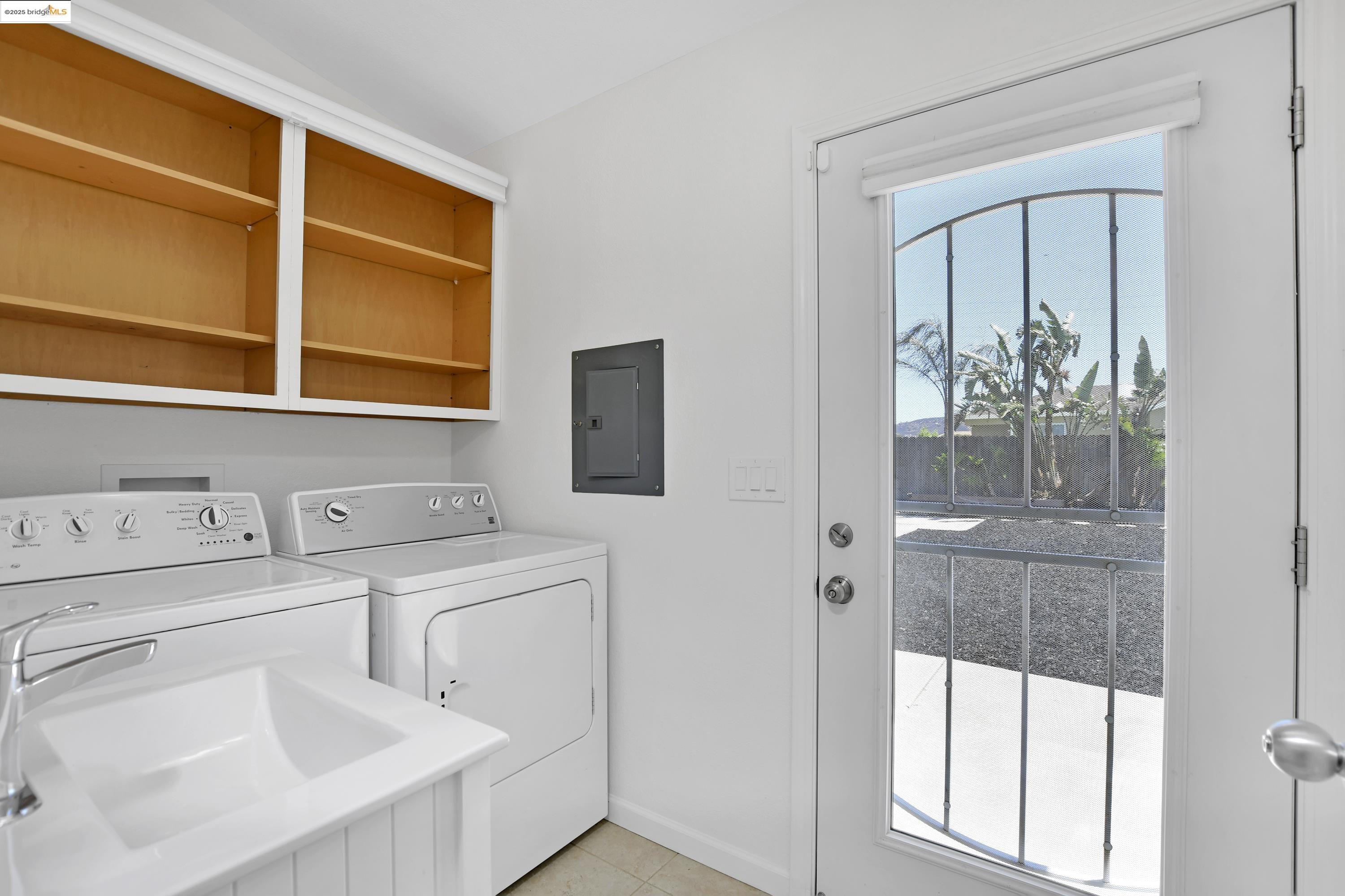 Detail Gallery Image 33 of 43 For 2086 Oakridge Ln, Pittsburg,  CA 94565 - 4 Beds | 2 Baths