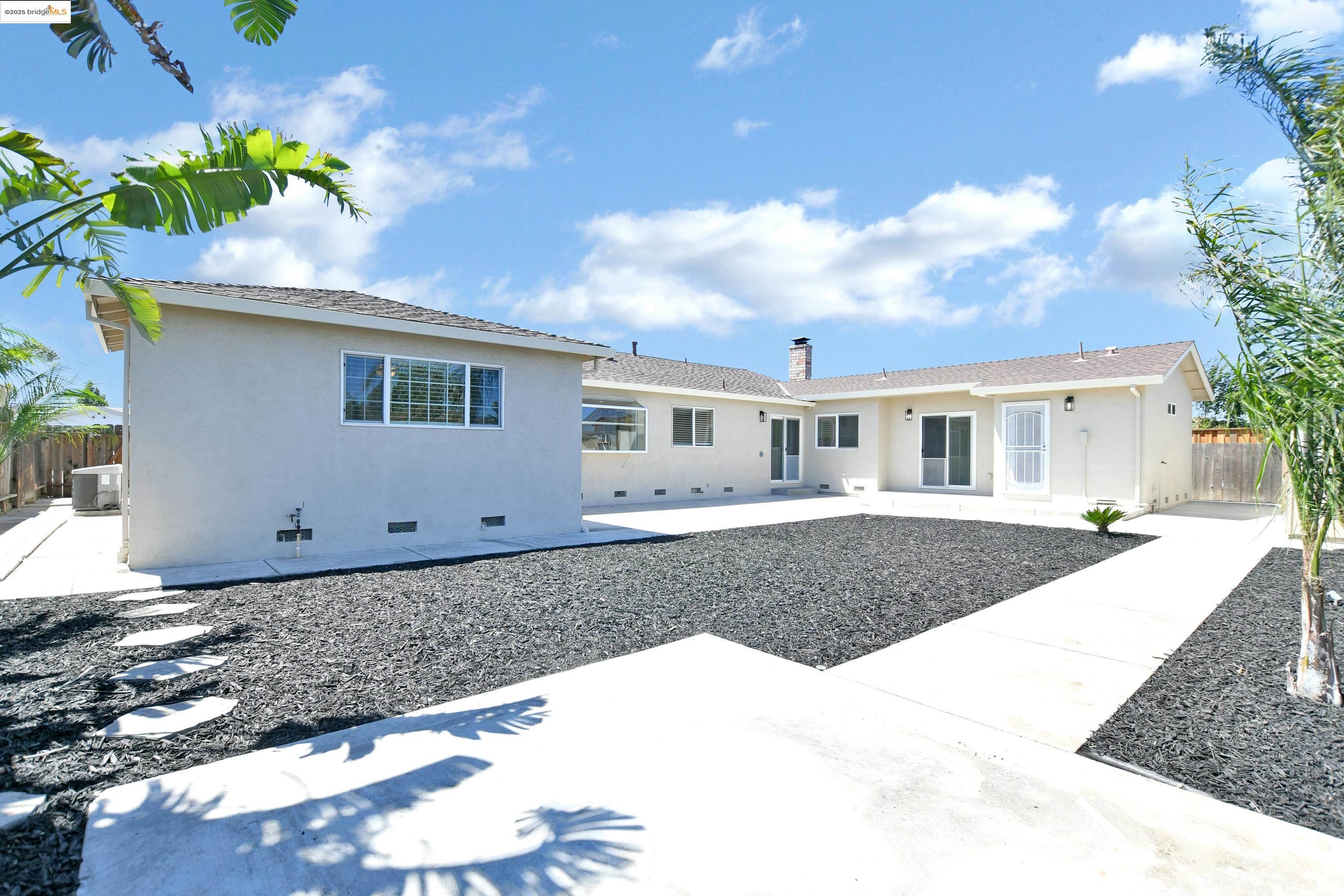 Detail Gallery Image 34 of 43 For 2086 Oakridge Ln, Pittsburg,  CA 94565 - 4 Beds | 2 Baths