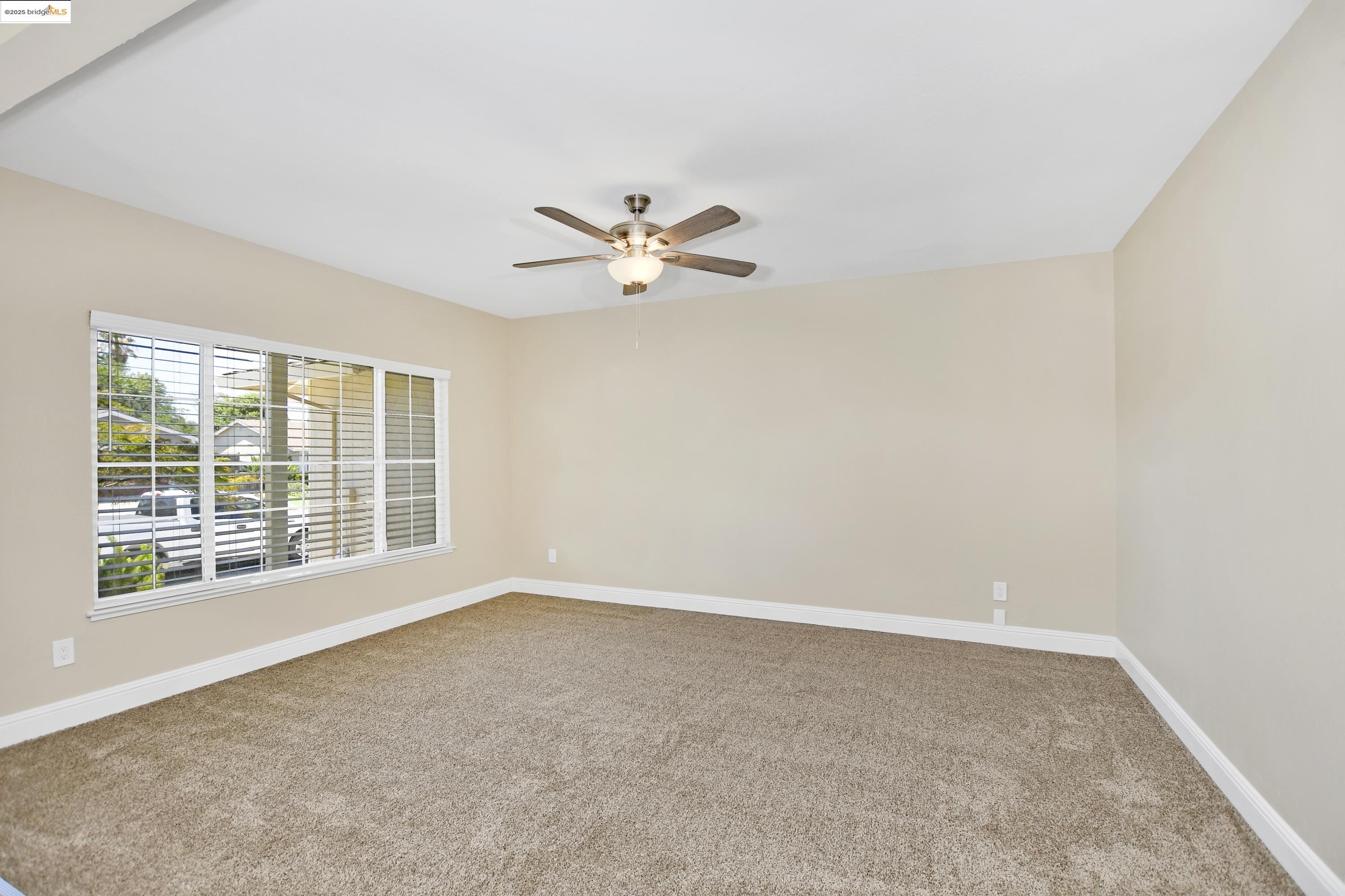 Detail Gallery Image 5 of 43 For 2086 Oakridge Ln, Pittsburg,  CA 94565 - 4 Beds | 2 Baths