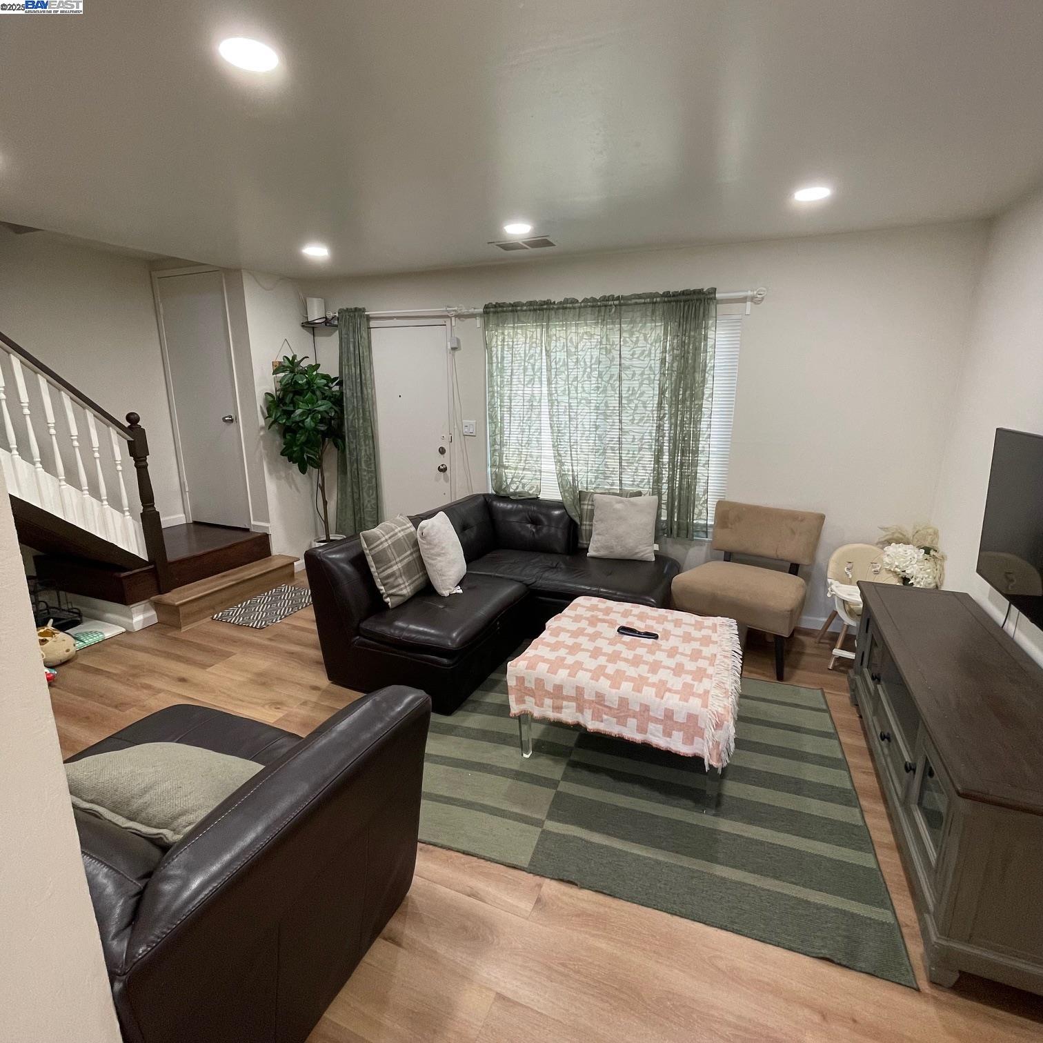 Detail Gallery Image 4 of 13 For 34547 Nantucket Cmn, Fremont,  CA 94555 - 2 Beds | 1/1 Baths