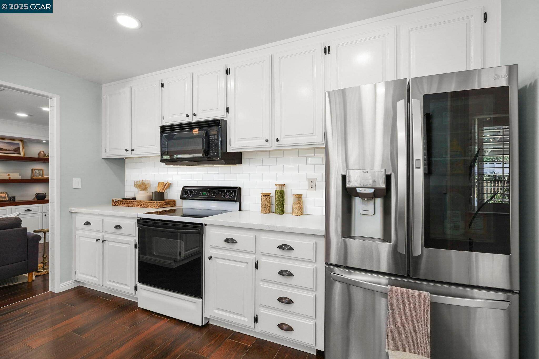 Detail Gallery Image 13 of 40 For 2218 Hidden Lakes Ct, Martinez,  CA 94553-5426 - 3 Beds | 2/1 Baths
