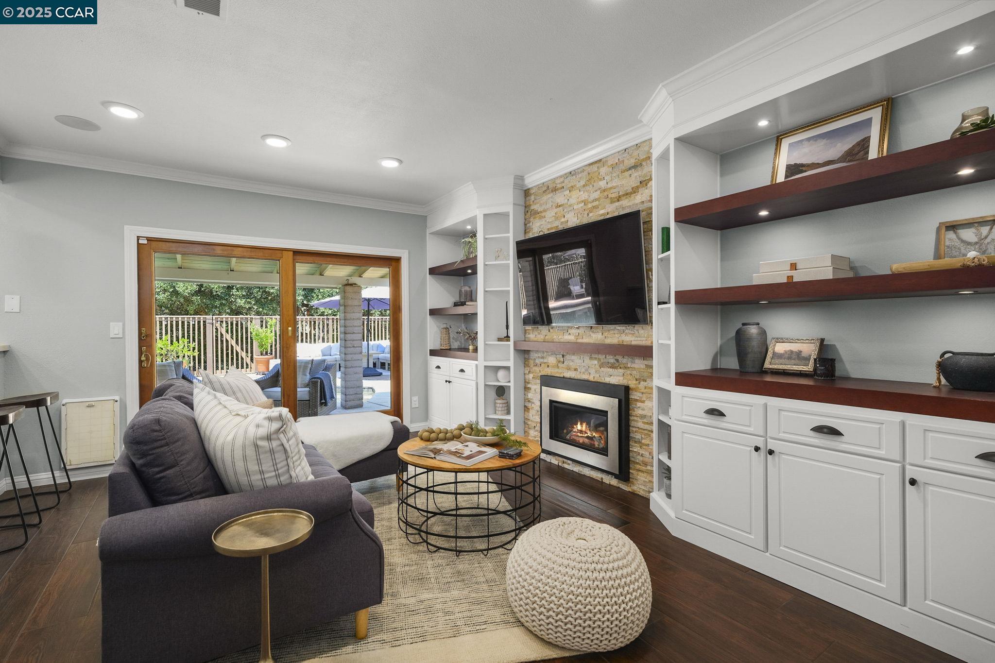 Detail Gallery Image 14 of 40 For 2218 Hidden Lakes Ct, Martinez,  CA 94553-5426 - 3 Beds | 2/1 Baths