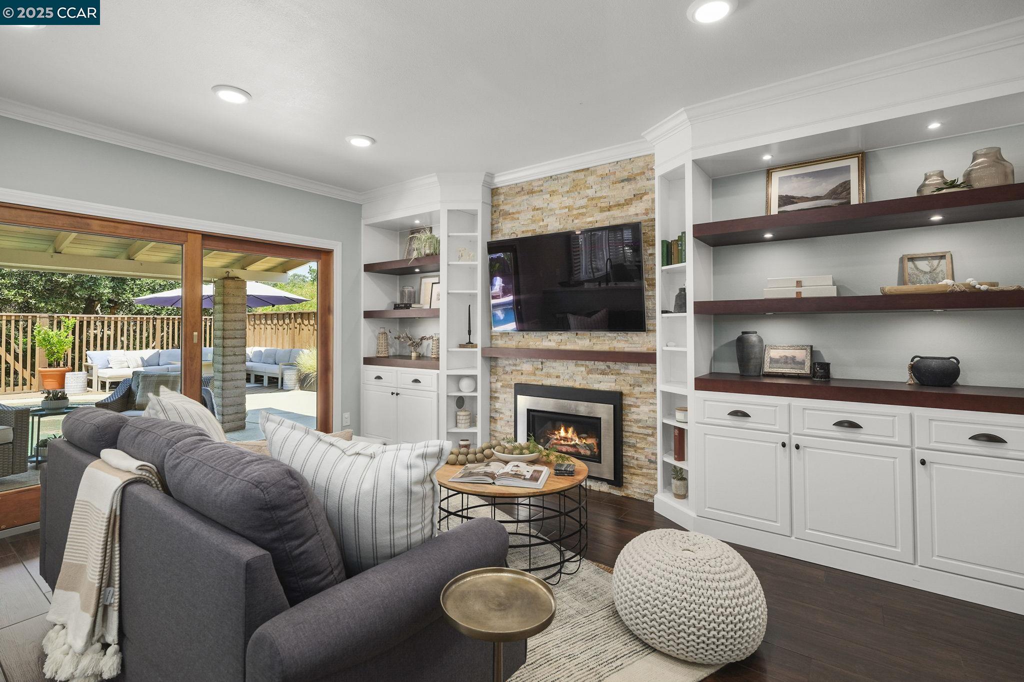 Detail Gallery Image 15 of 40 For 2218 Hidden Lakes Ct, Martinez,  CA 94553-5426 - 3 Beds | 2/1 Baths