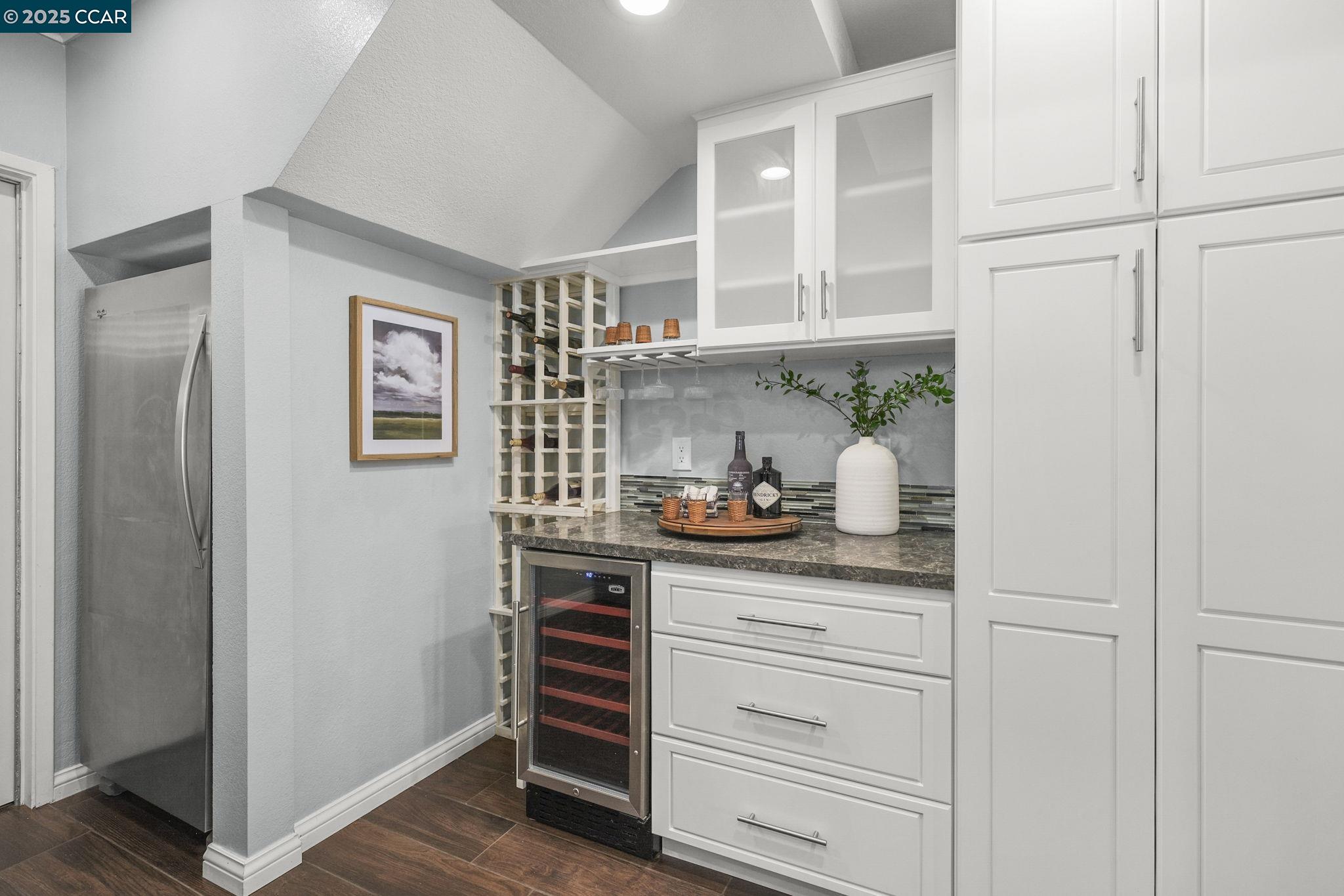 Detail Gallery Image 17 of 40 For 2218 Hidden Lakes Ct, Martinez,  CA 94553-5426 - 3 Beds | 2/1 Baths