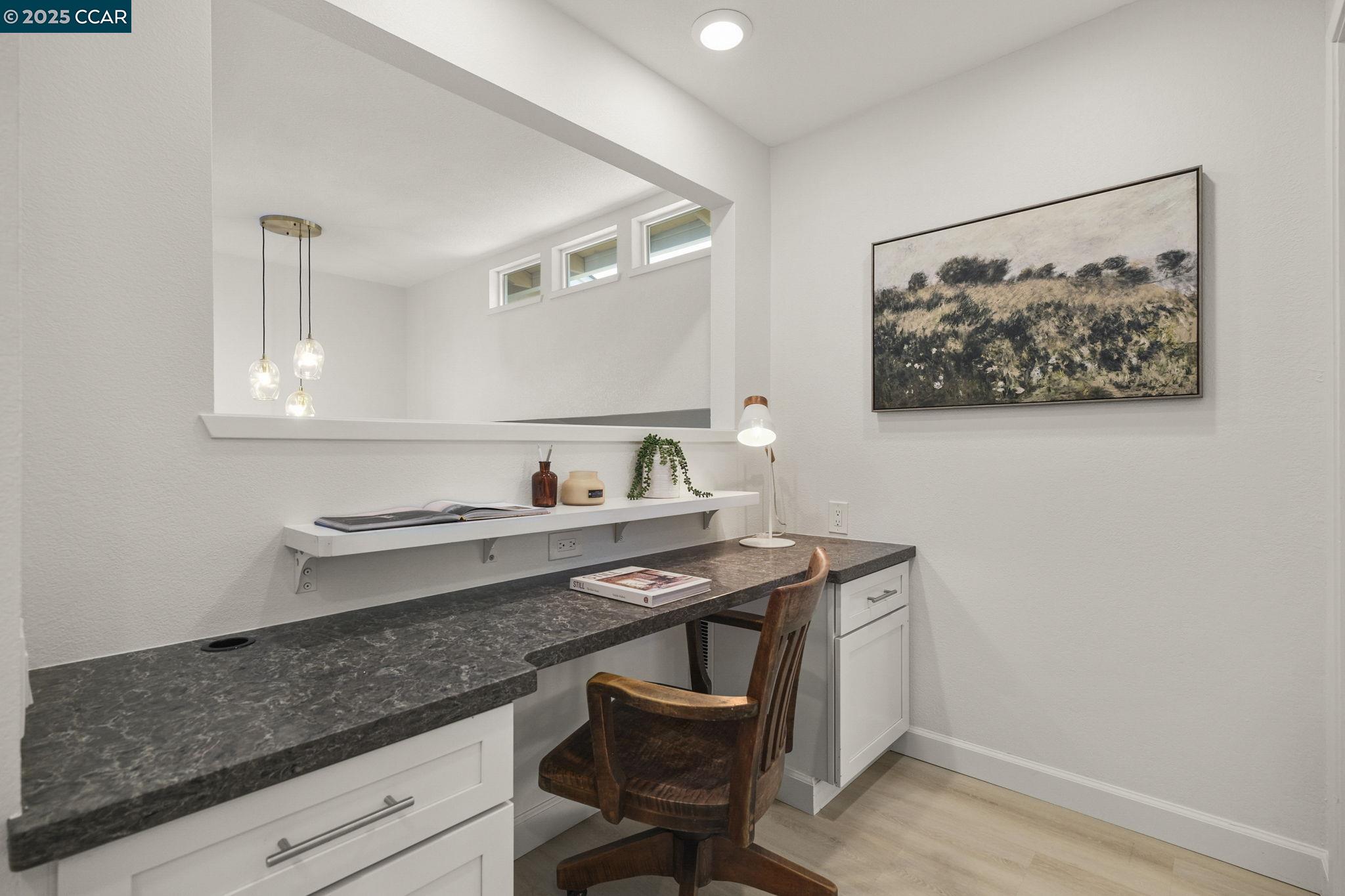 Detail Gallery Image 23 of 40 For 2218 Hidden Lakes Ct, Martinez,  CA 94553-5426 - 3 Beds | 2/1 Baths