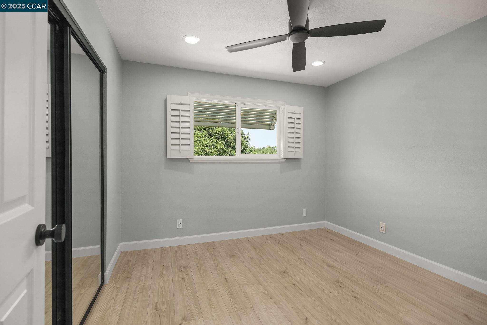 Detail Gallery Image 26 of 40 For 2218 Hidden Lakes Ct, Martinez,  CA 94553-5426 - 3 Beds | 2/1 Baths