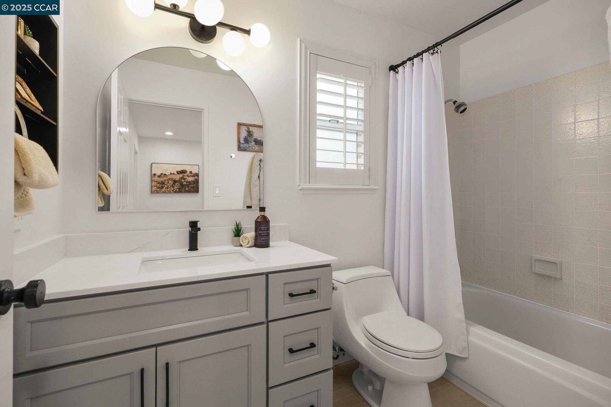 Detail Gallery Image 27 of 40 For 2218 Hidden Lakes Ct, Martinez,  CA 94553-5426 - 3 Beds | 2/1 Baths