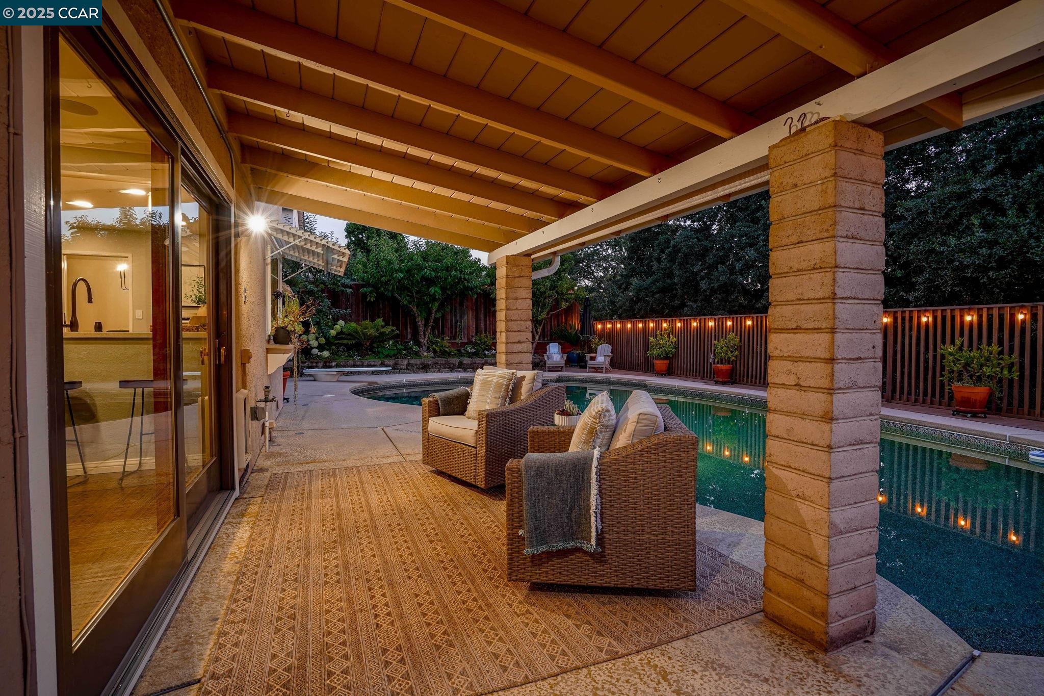 Detail Gallery Image 28 of 40 For 2218 Hidden Lakes Ct, Martinez,  CA 94553-5426 - 3 Beds | 2/1 Baths