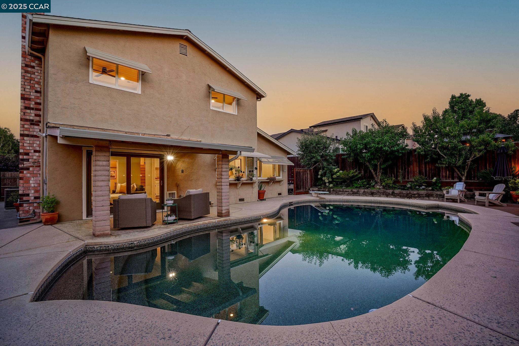 Detail Gallery Image 30 of 40 For 2218 Hidden Lakes Ct, Martinez,  CA 94553-5426 - 3 Beds | 2/1 Baths