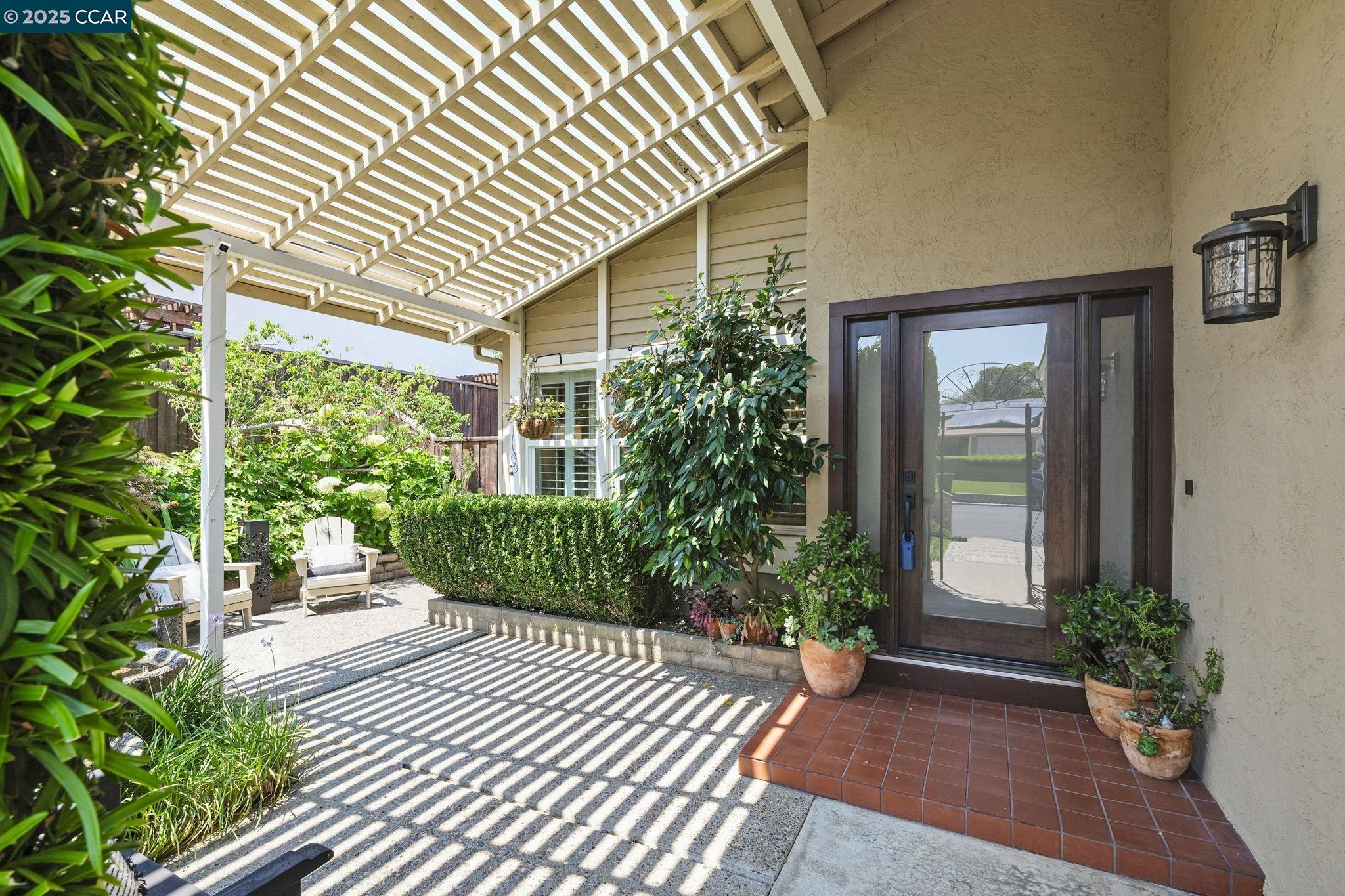 Detail Gallery Image 4 of 40 For 2218 Hidden Lakes Ct, Martinez,  CA 94553-5426 - 3 Beds | 2/1 Baths
