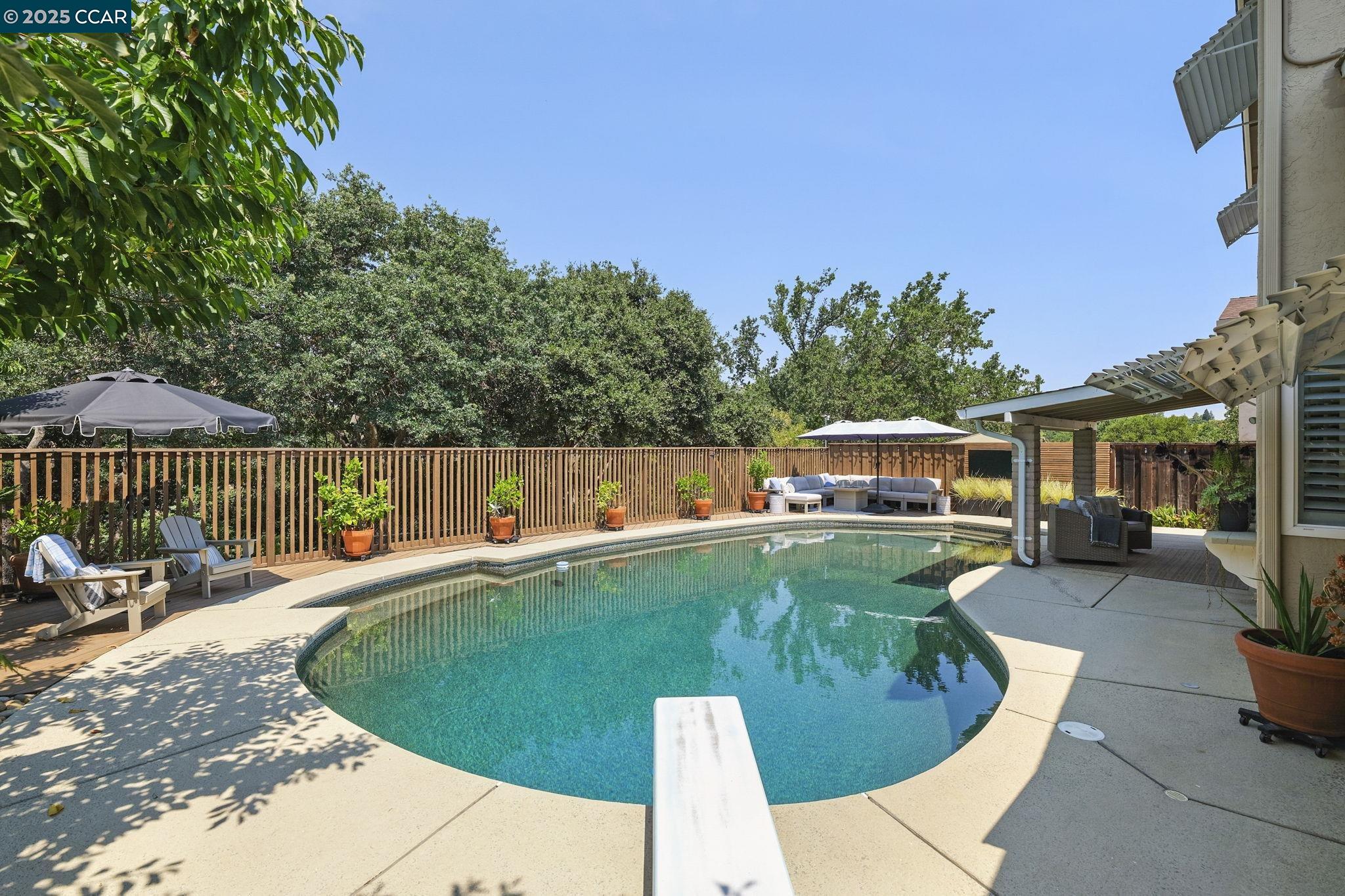 Detail Gallery Image 34 of 40 For 2218 Hidden Lakes Ct, Martinez,  CA 94553-5426 - 3 Beds | 2/1 Baths