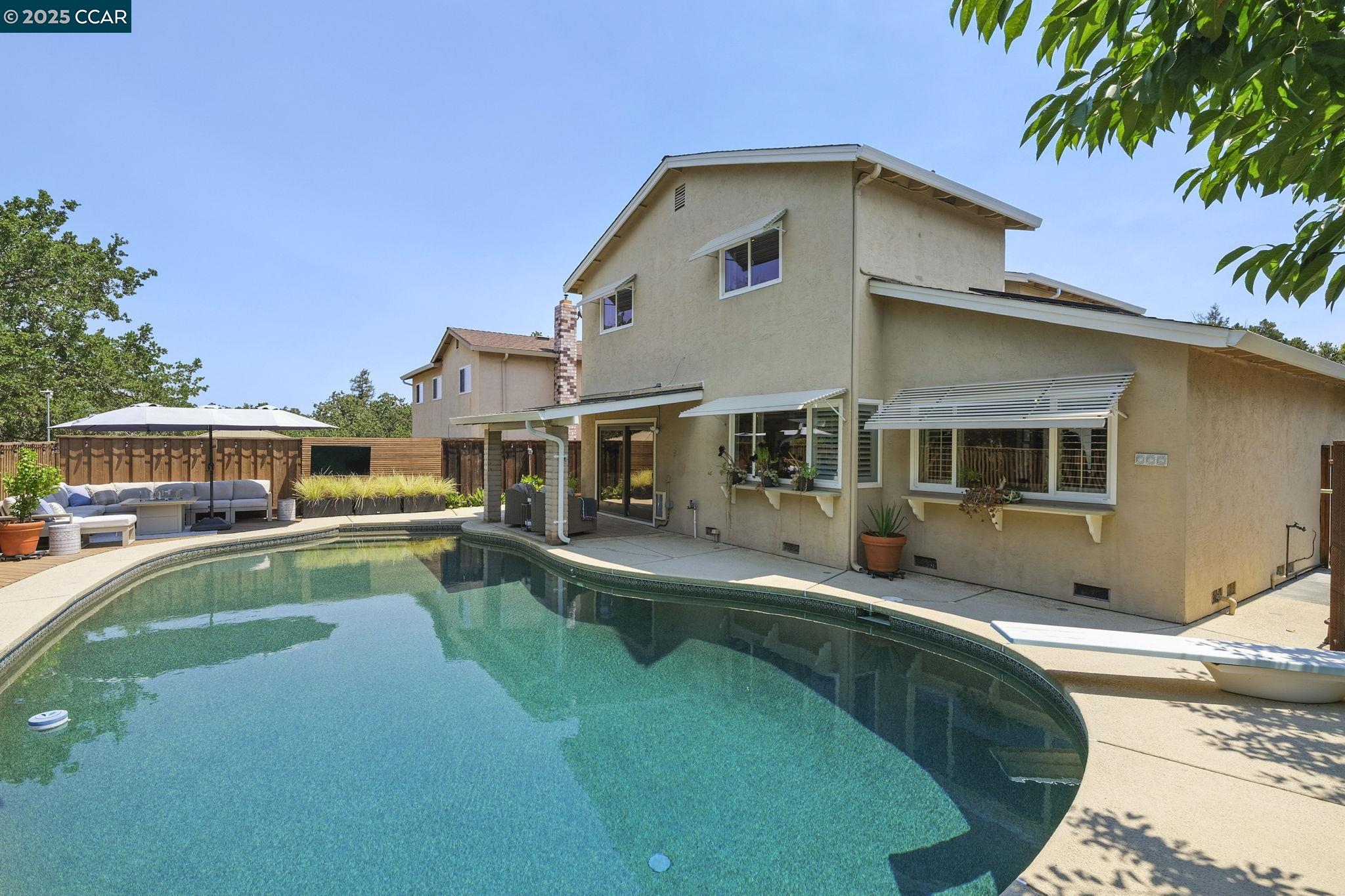 Detail Gallery Image 35 of 40 For 2218 Hidden Lakes Ct, Martinez,  CA 94553-5426 - 3 Beds | 2/1 Baths