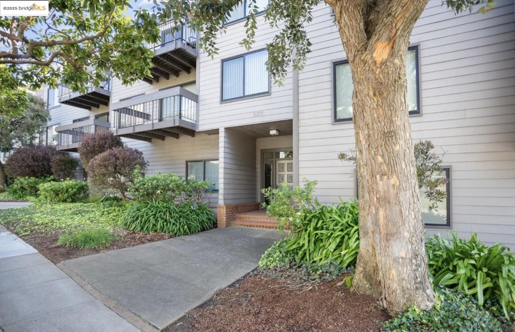 Detail Gallery Image 2 of 27 For 5177 Diamond Heights Blvd Apt 114,  San Francisco,  CA 94131 - 2 Beds | 2 Baths