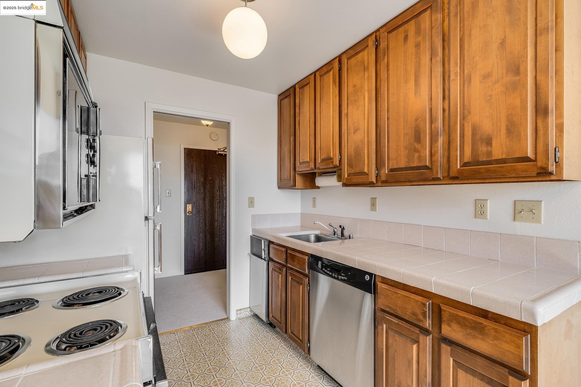 Detail Gallery Image 10 of 27 For 5177 Diamond Heights Blvd Apt 114,  San Francisco,  CA 94131 - 2 Beds | 2 Baths