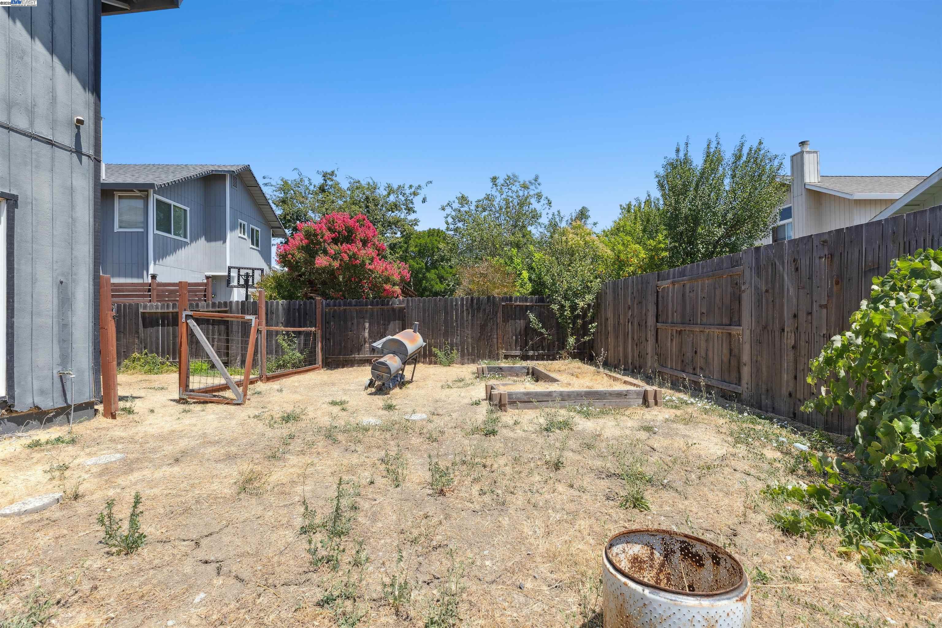 Detail Gallery Image 12 of 19 For 165 Audrey Pl, Vacaville,  CA 95687 - 3 Beds | 2/1 Baths