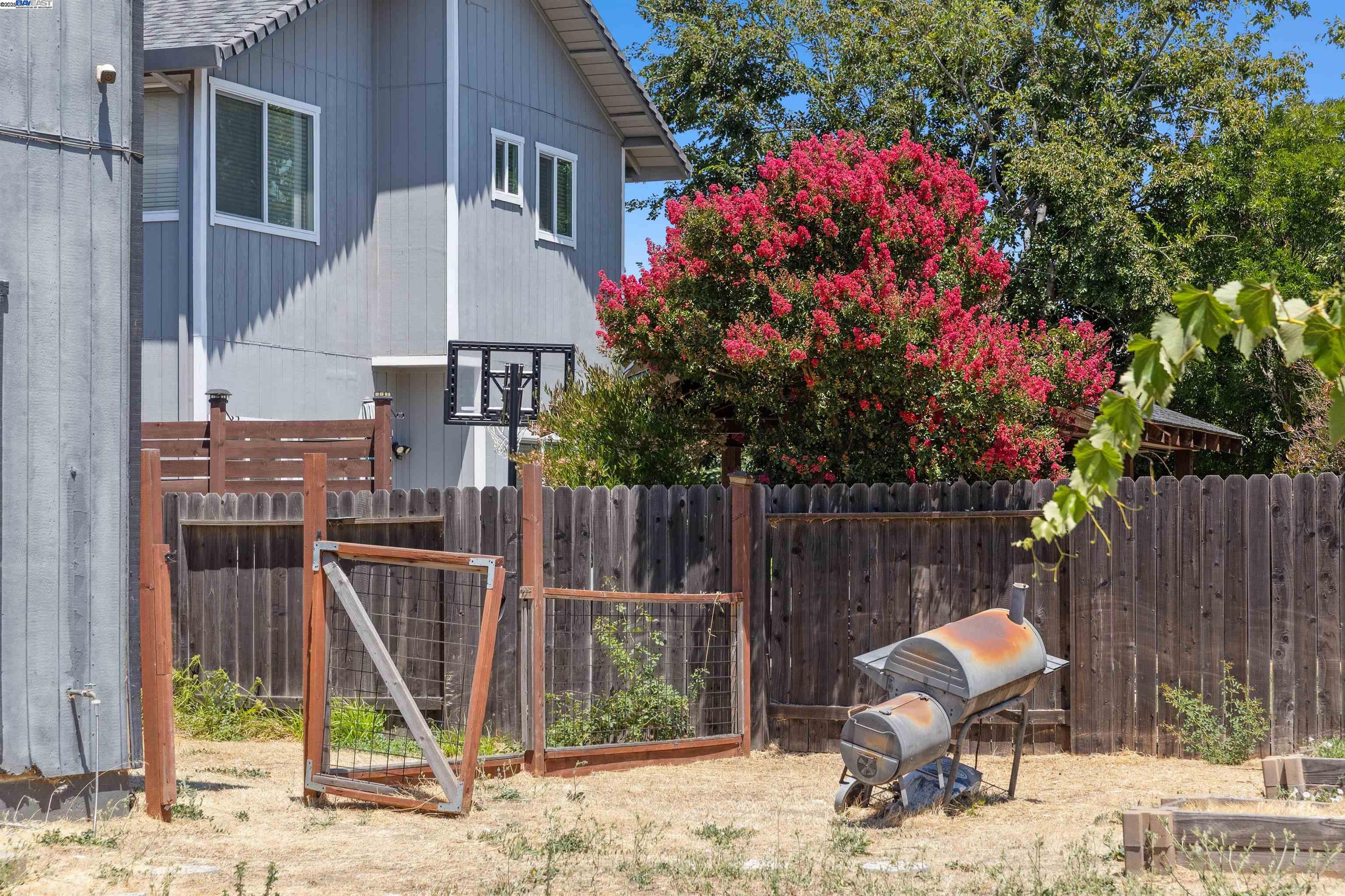 Detail Gallery Image 13 of 19 For 165 Audrey Pl, Vacaville,  CA 95687 - 3 Beds | 2/1 Baths