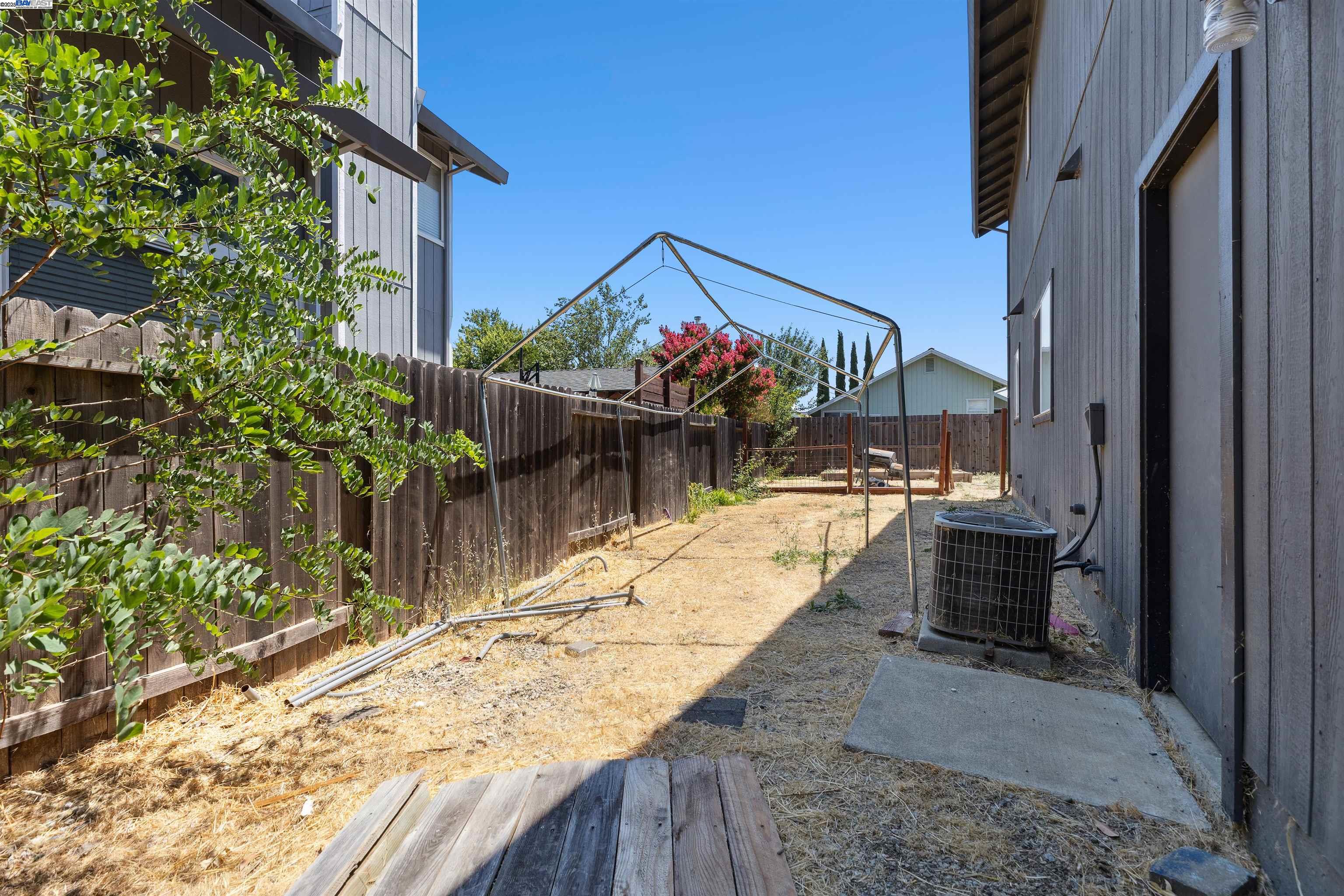Detail Gallery Image 8 of 19 For 165 Audrey Pl, Vacaville,  CA 95687 - 3 Beds | 2/1 Baths