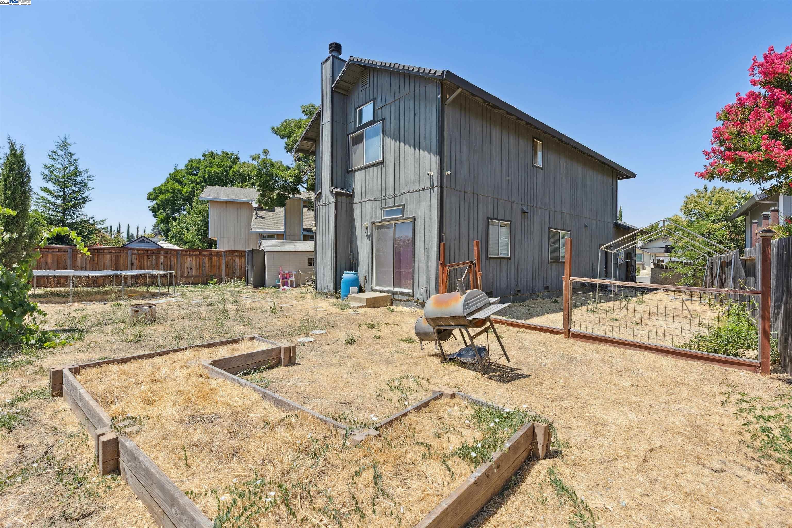 Detail Gallery Image 10 of 19 For 165 Audrey Pl, Vacaville,  CA 95687 - 3 Beds | 2/1 Baths