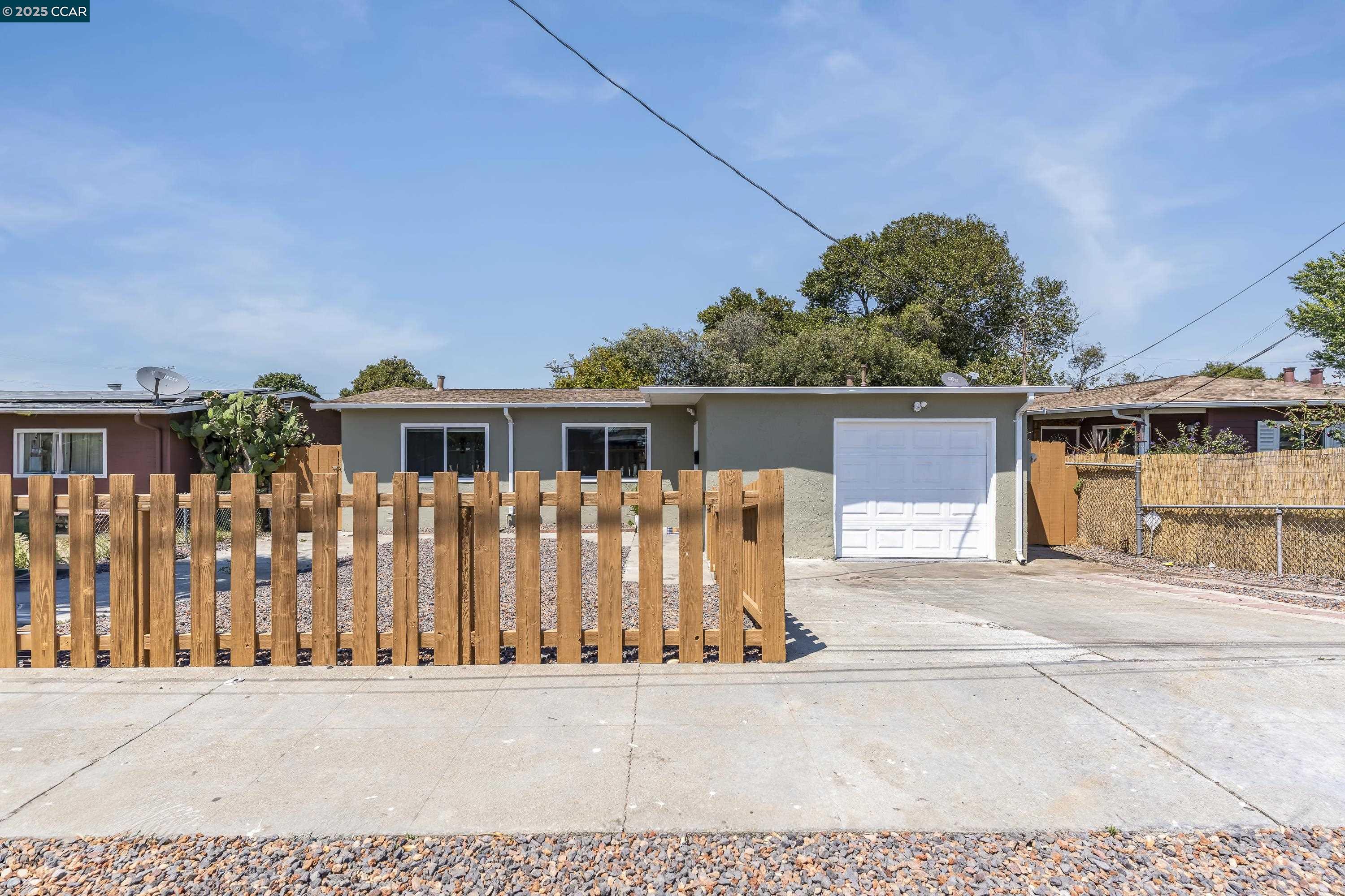 Detail Gallery Image 1 of 1 For 1401 Folsom Ave, San Pablo,  CA 94806 - 3 Beds | 1/1 Baths