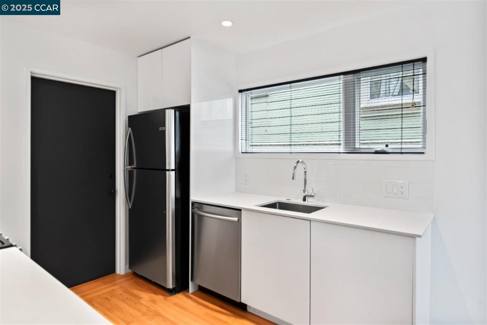 Detail Gallery Image 13 of 52 For 905 61st St, Oakland,  CA 94608 - – Beds | – Baths