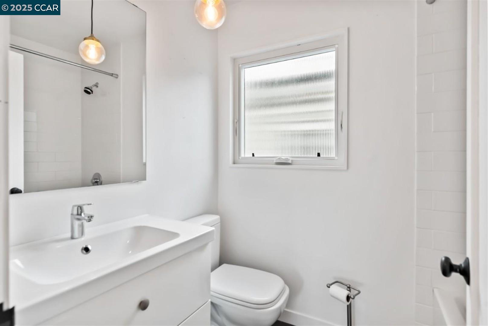 Detail Gallery Image 16 of 52 For 905 61st St, Oakland,  CA 94608 - – Beds | – Baths
