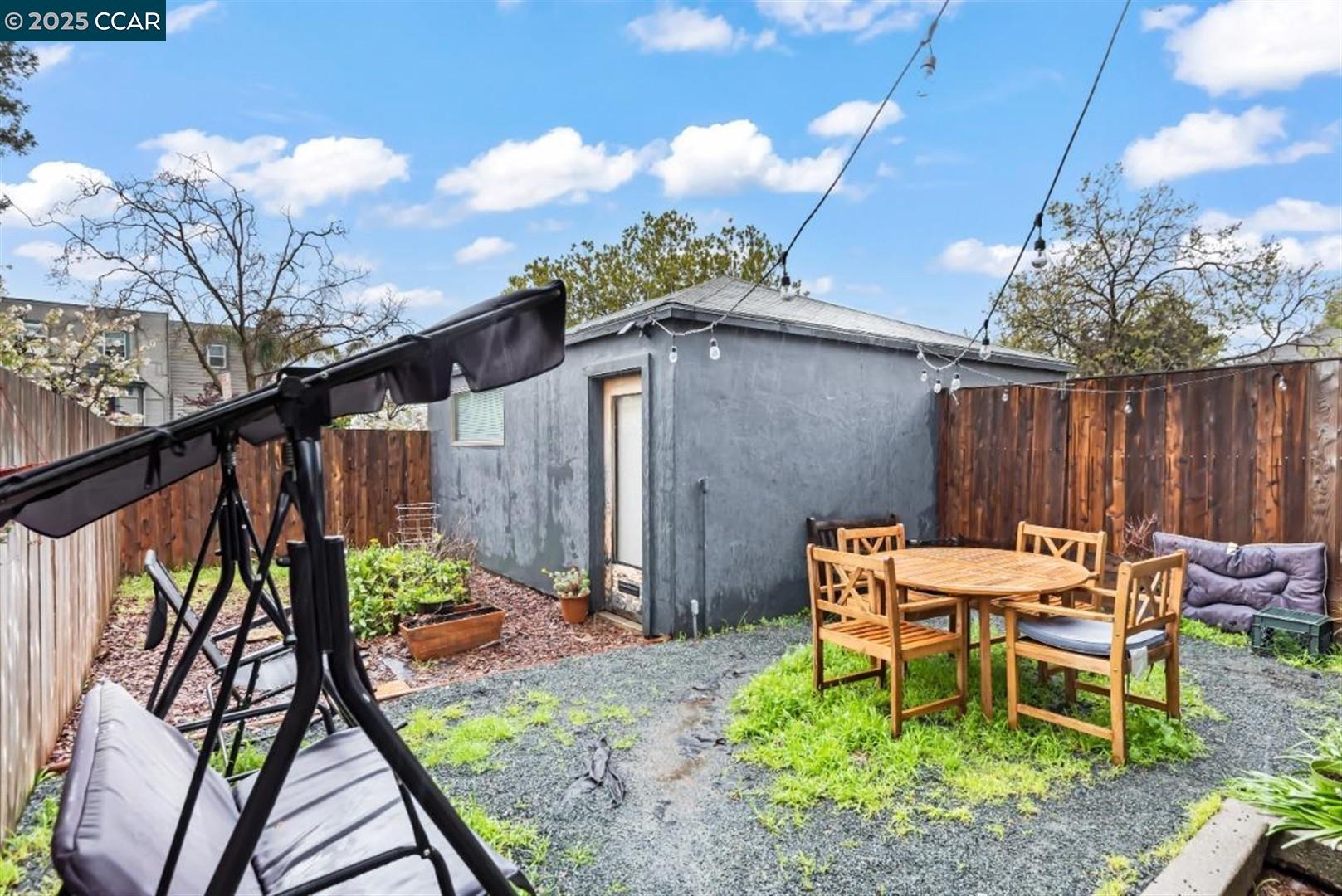 Detail Gallery Image 19 of 52 For 905 61st St, Oakland,  CA 94608 - – Beds | – Baths