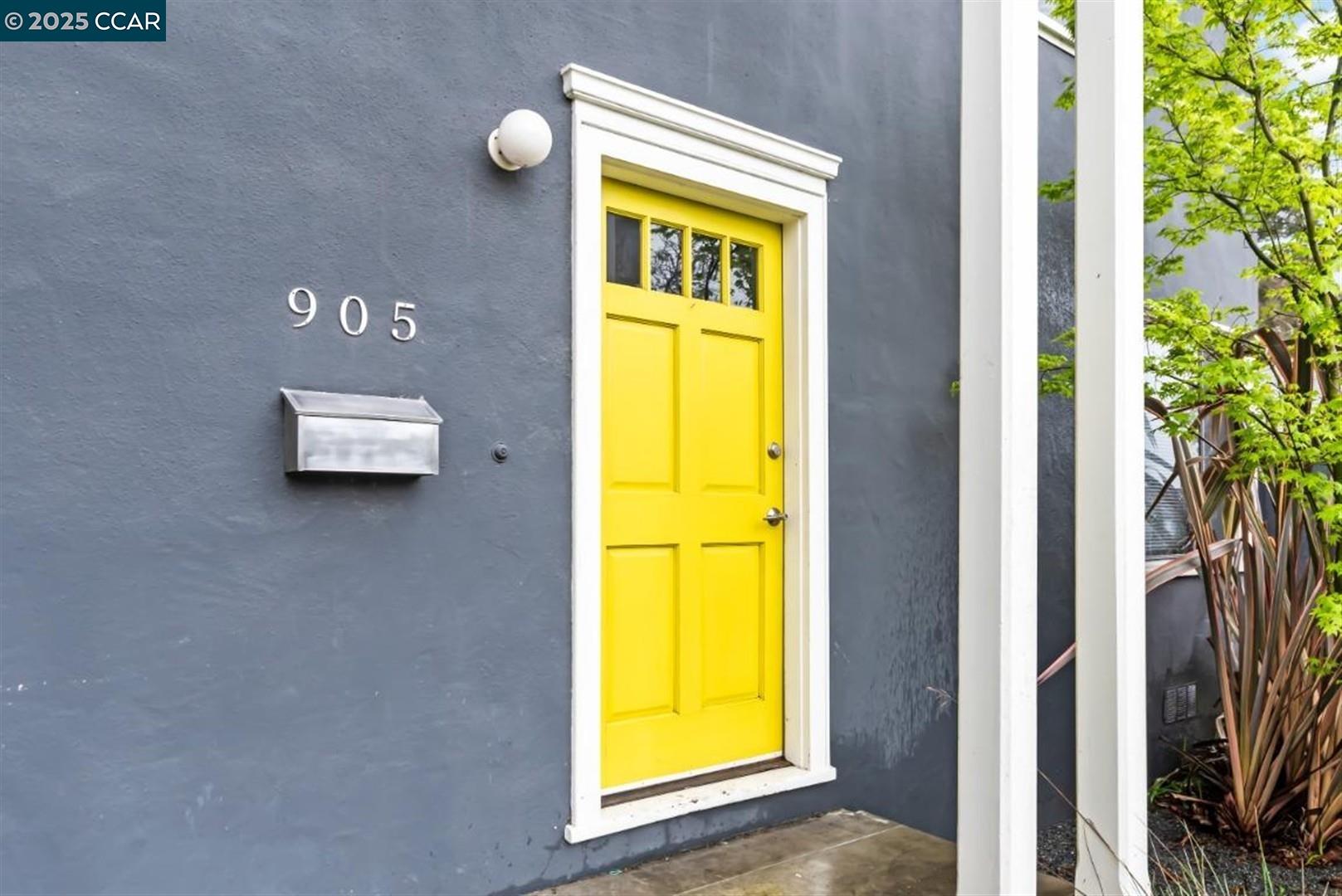 Detail Gallery Image 5 of 52 For 905 61st St, Oakland,  CA 94608 - – Beds | – Baths
